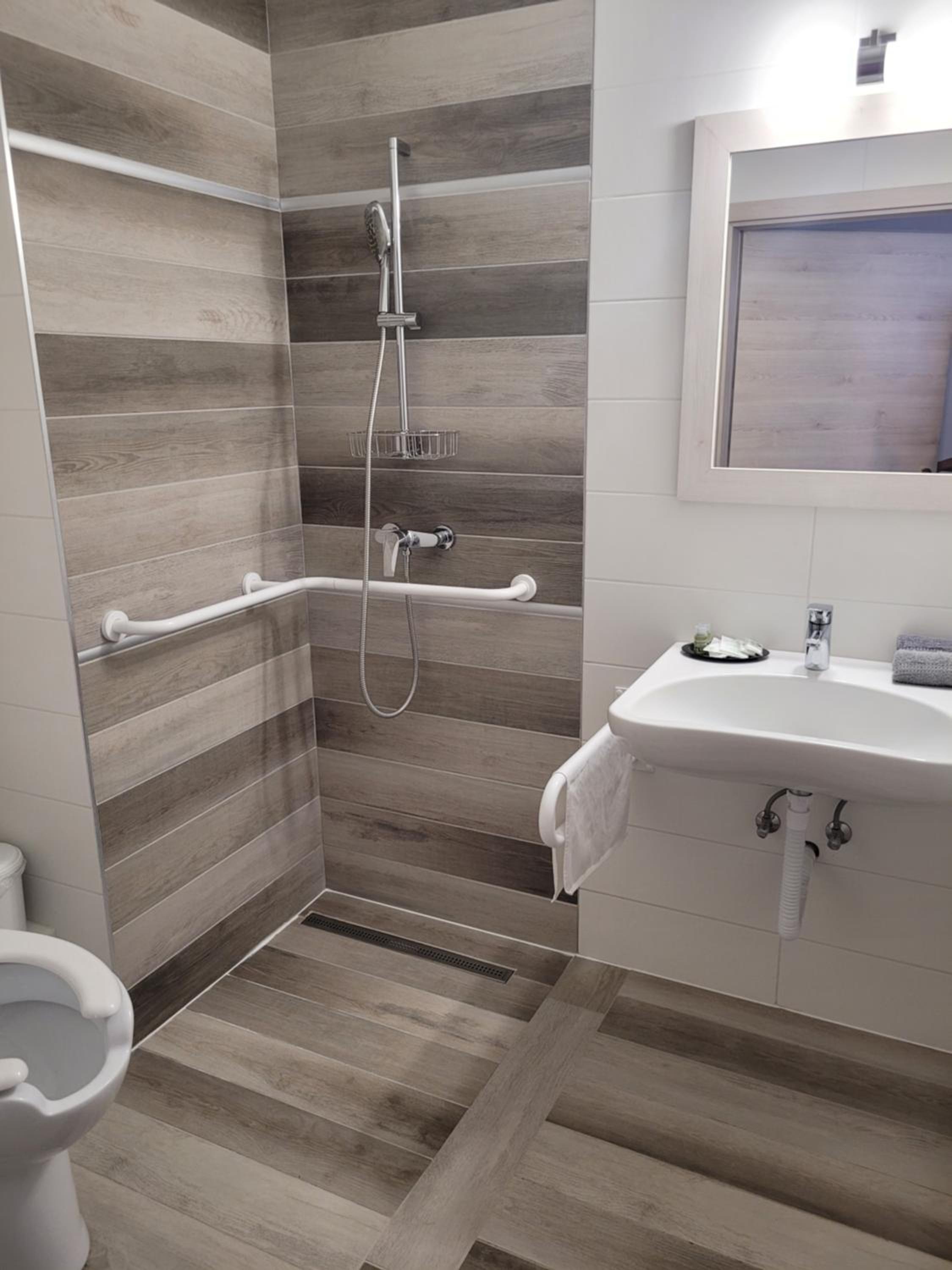 Double Room - Disability Access photo 2