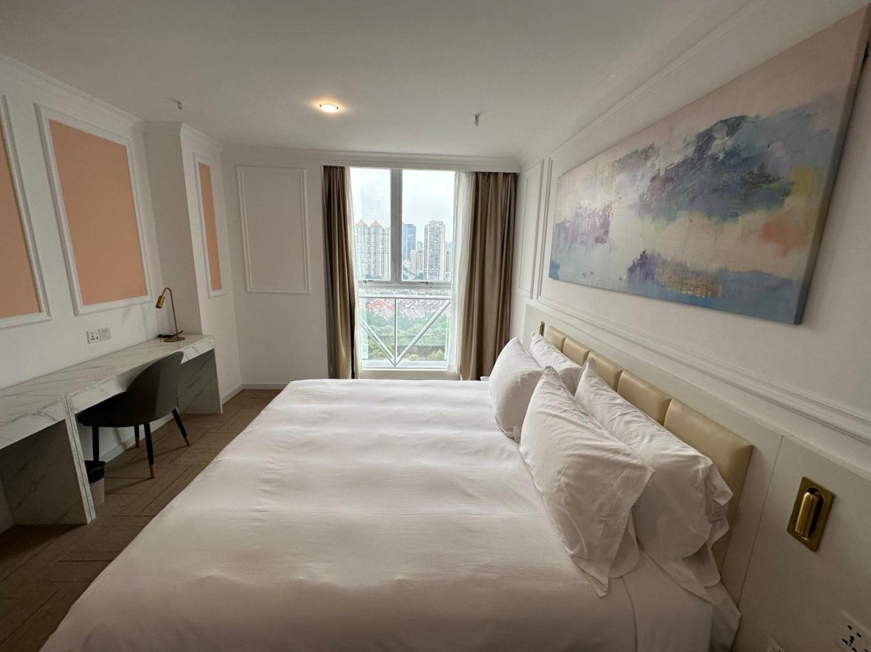 Deluxe Queen Room photo 2