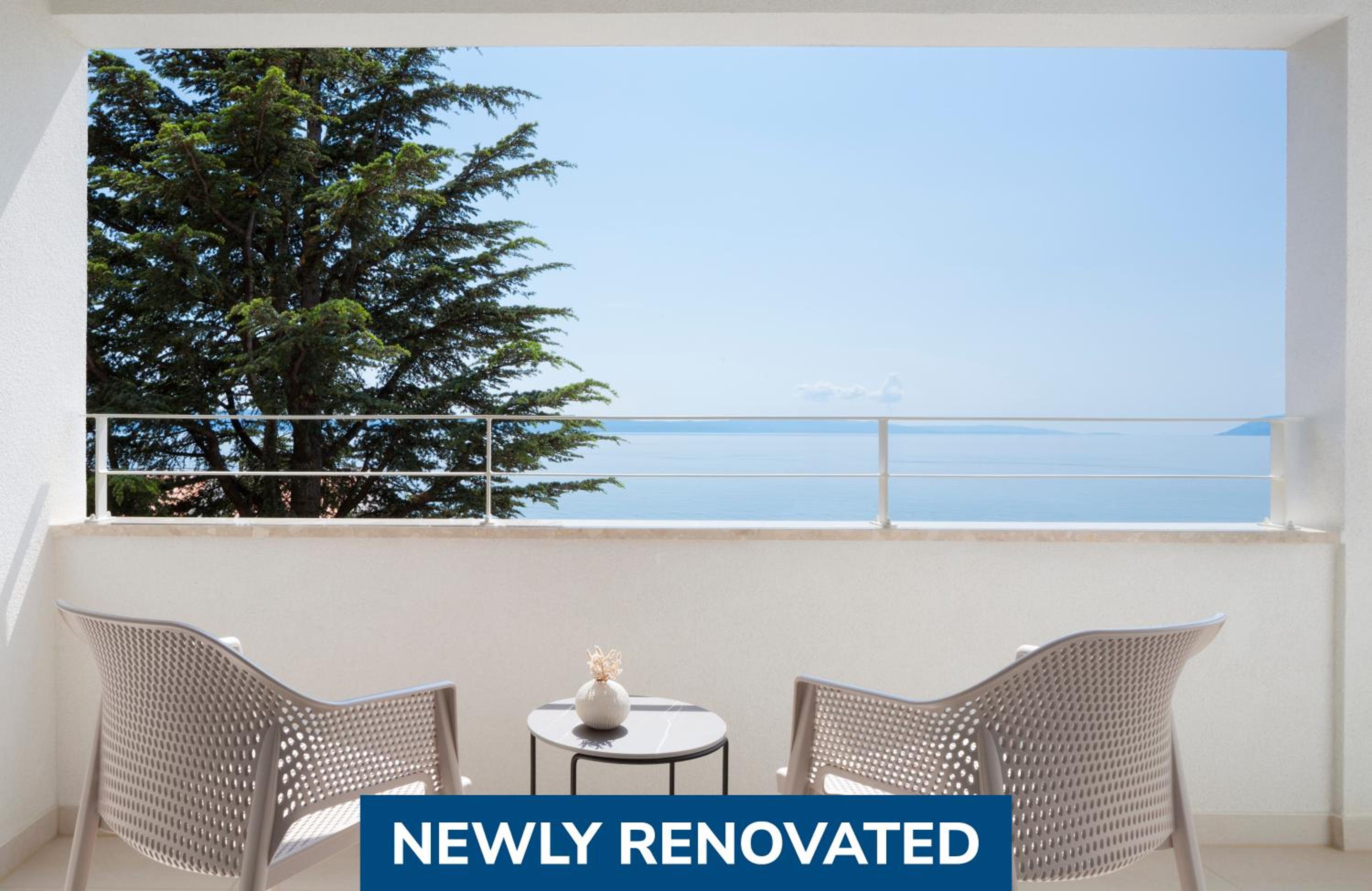 Superior Double  Room with Balcony with Side Sea View - Photo 1