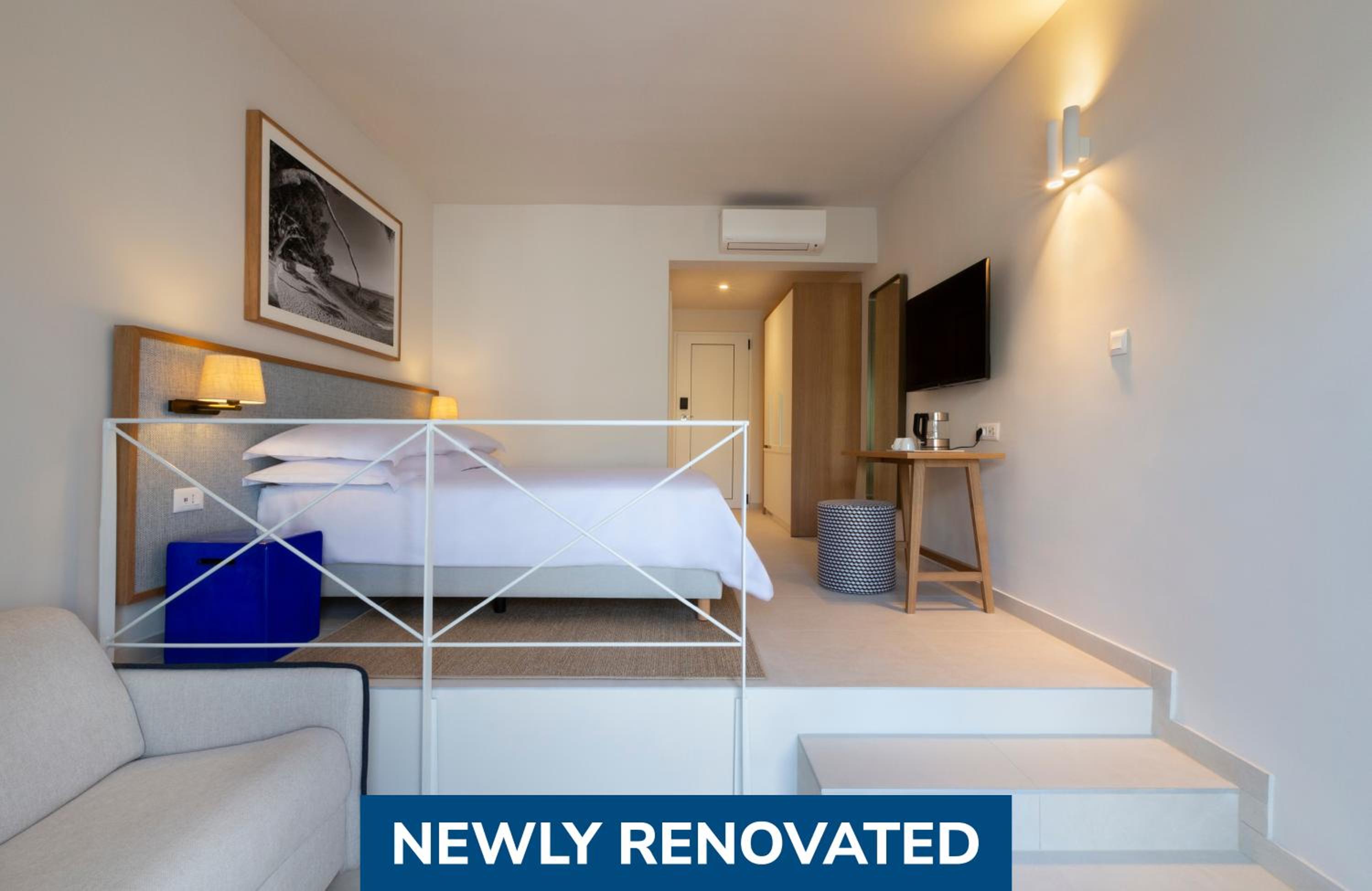 Superior Double Room with Balcony - Photo 4