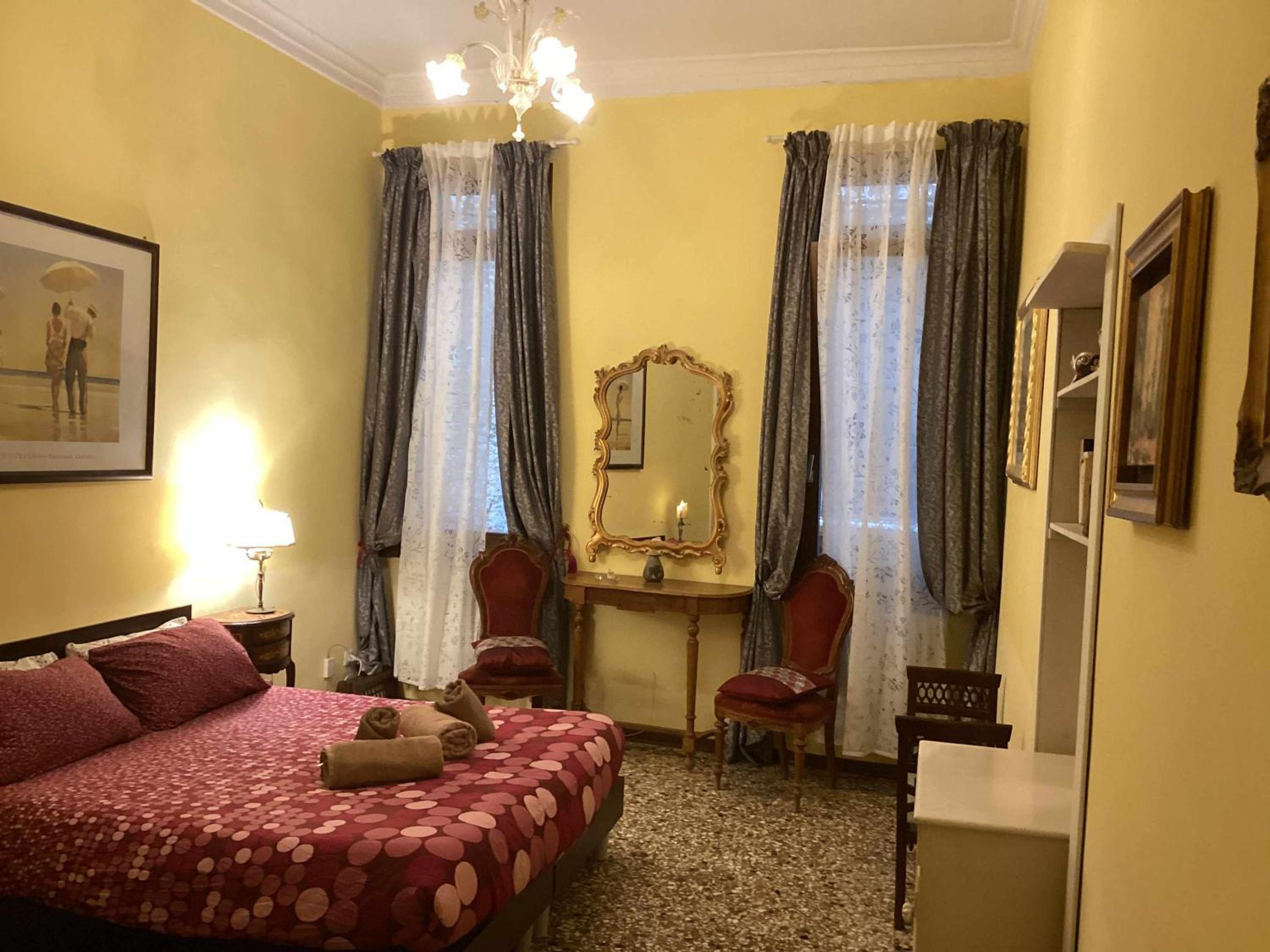Double or Twin Room with Shared Bathroom photo 2