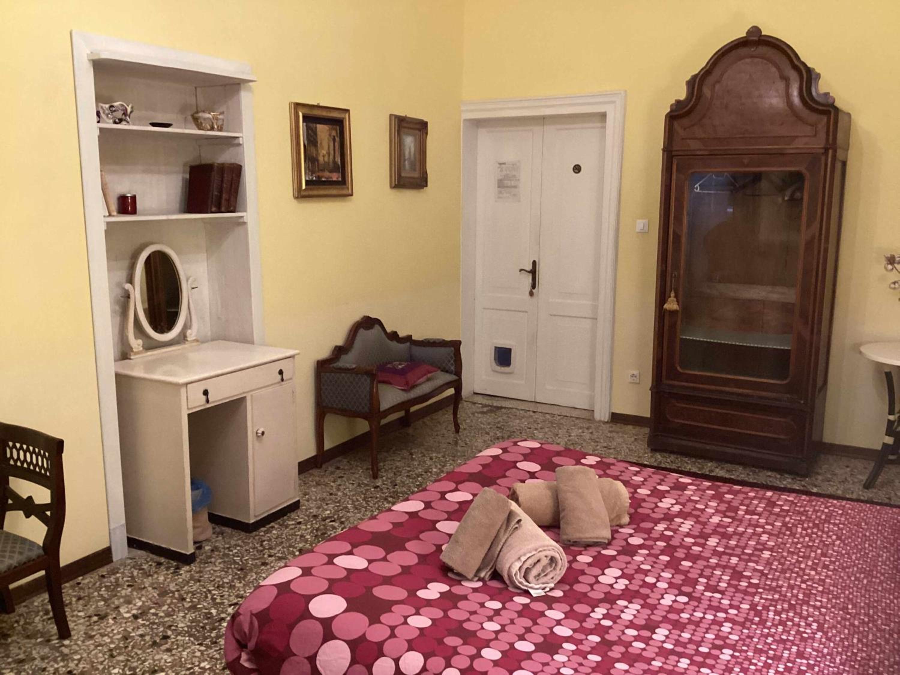 Double or Twin Room with Shared Bathroom photo 3