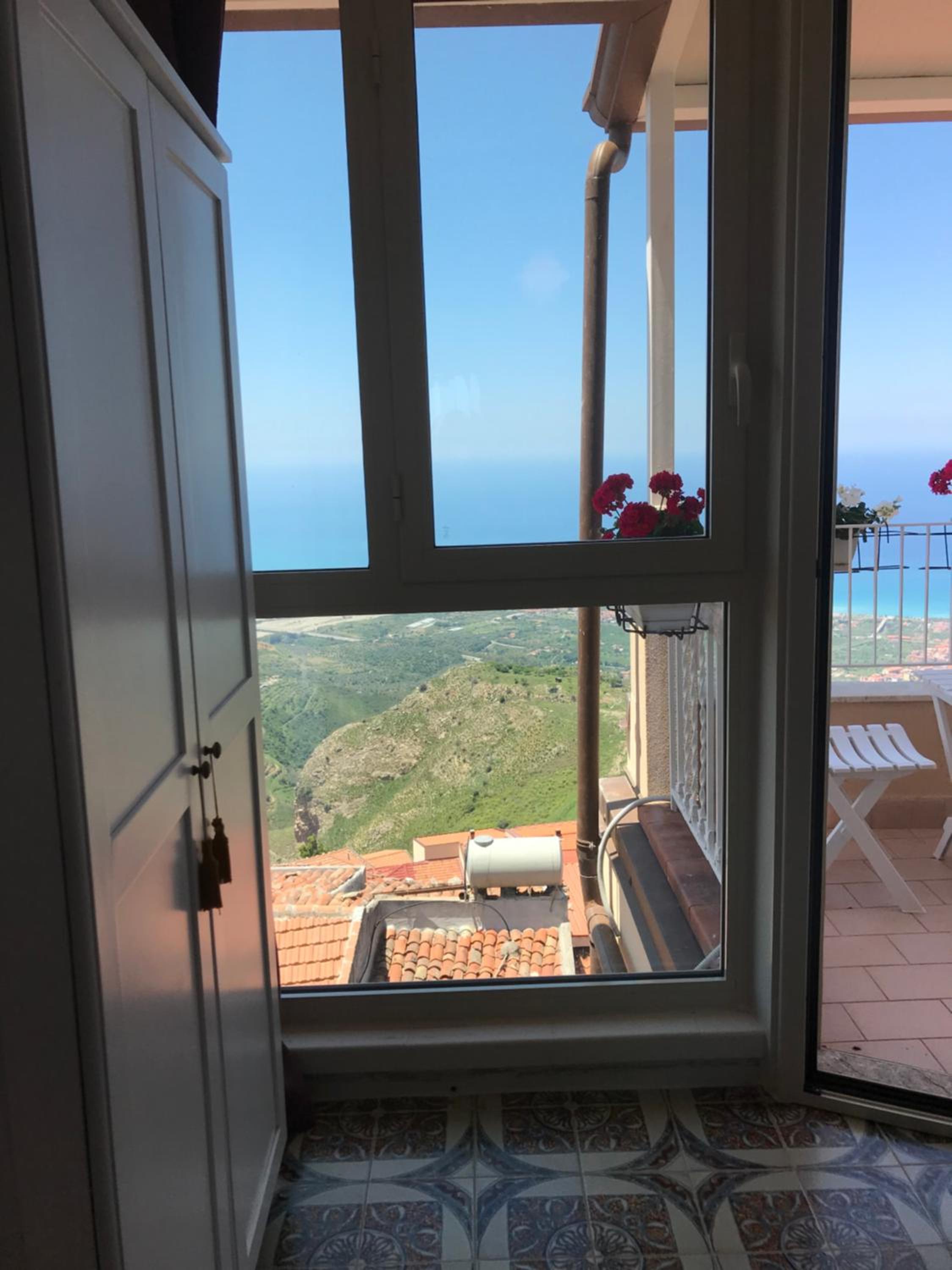 Double Room with Balcony - Photo 6