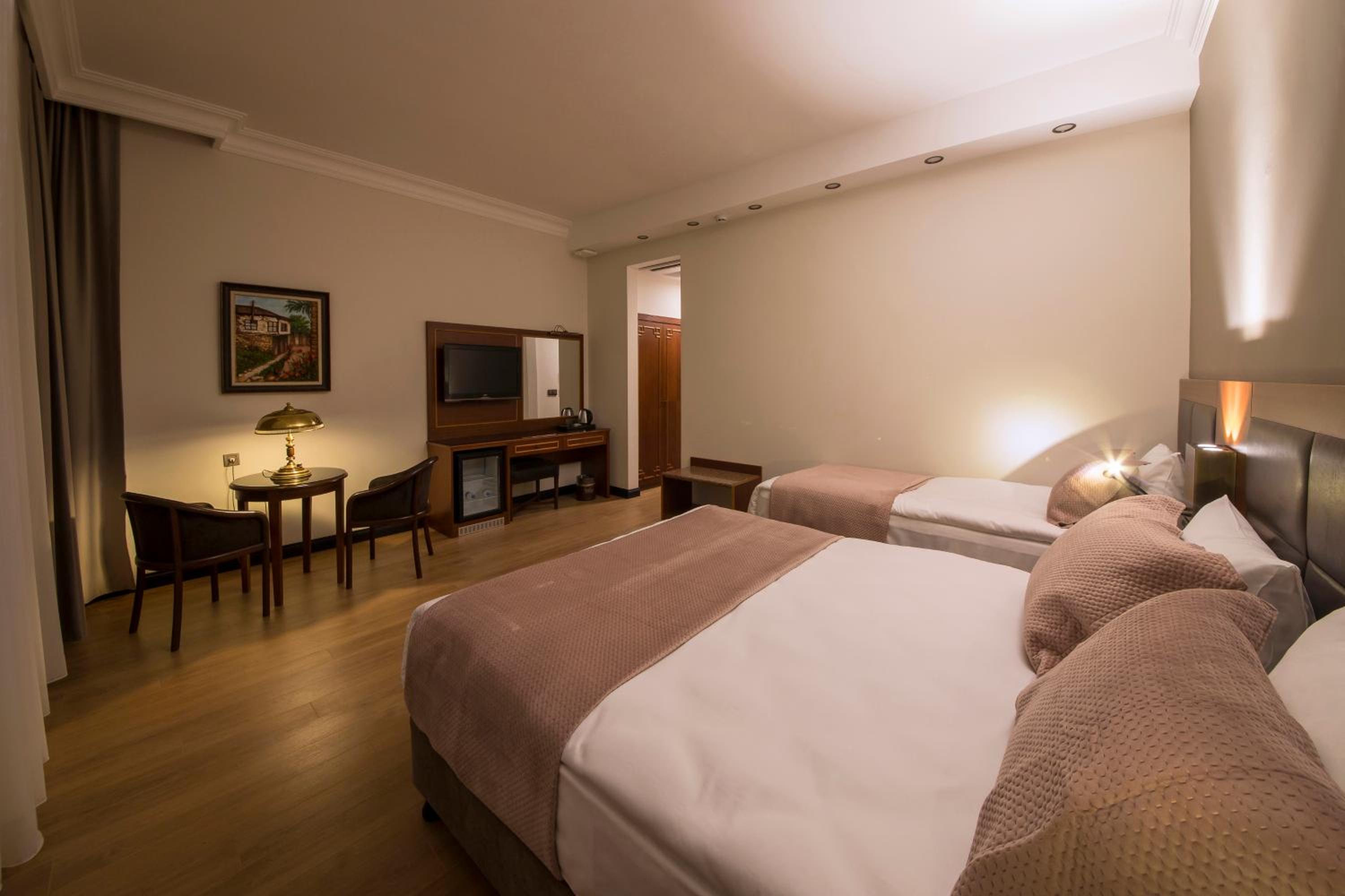 Deluxe Triple Room photo 3