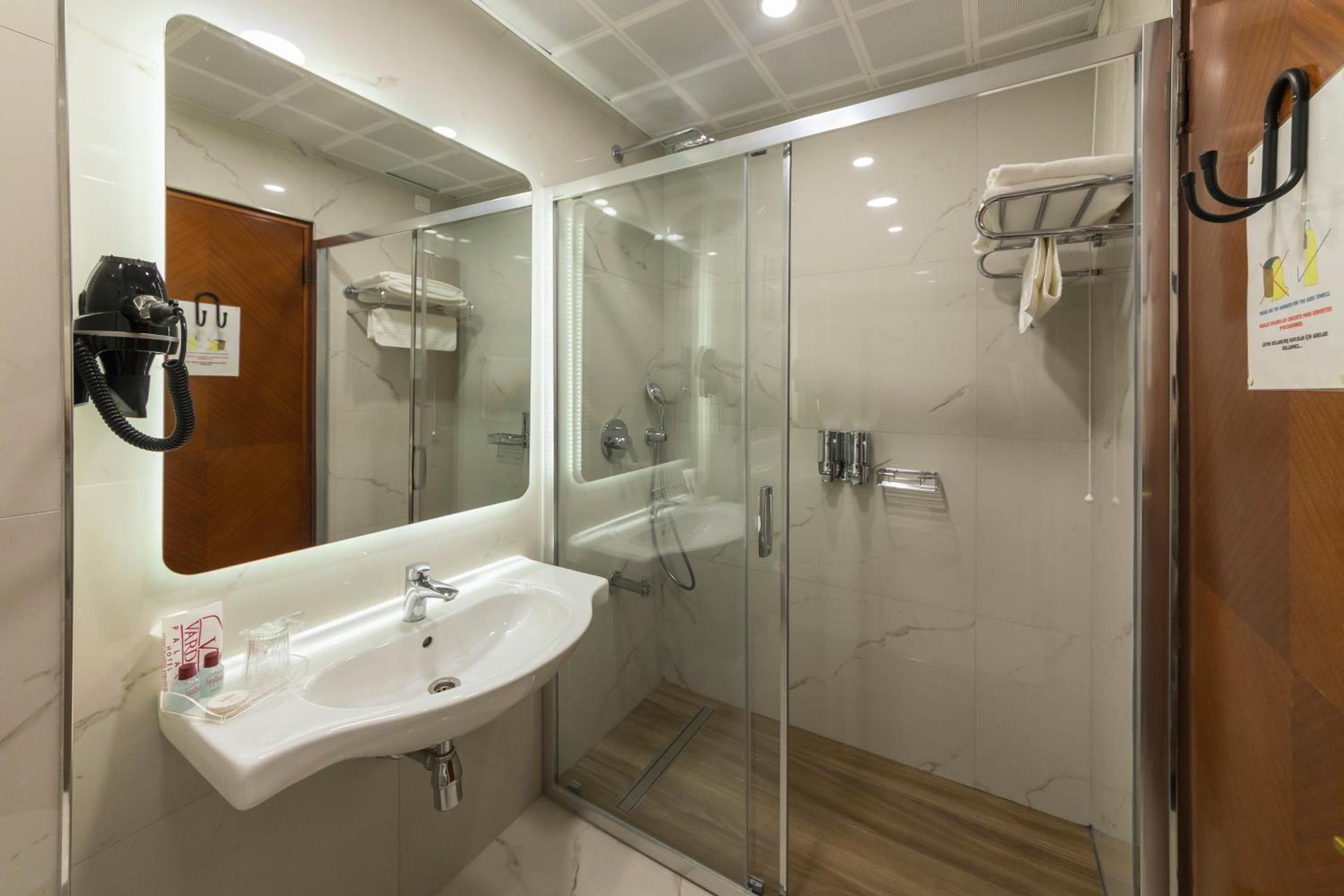 Deluxe Triple Room photo 2