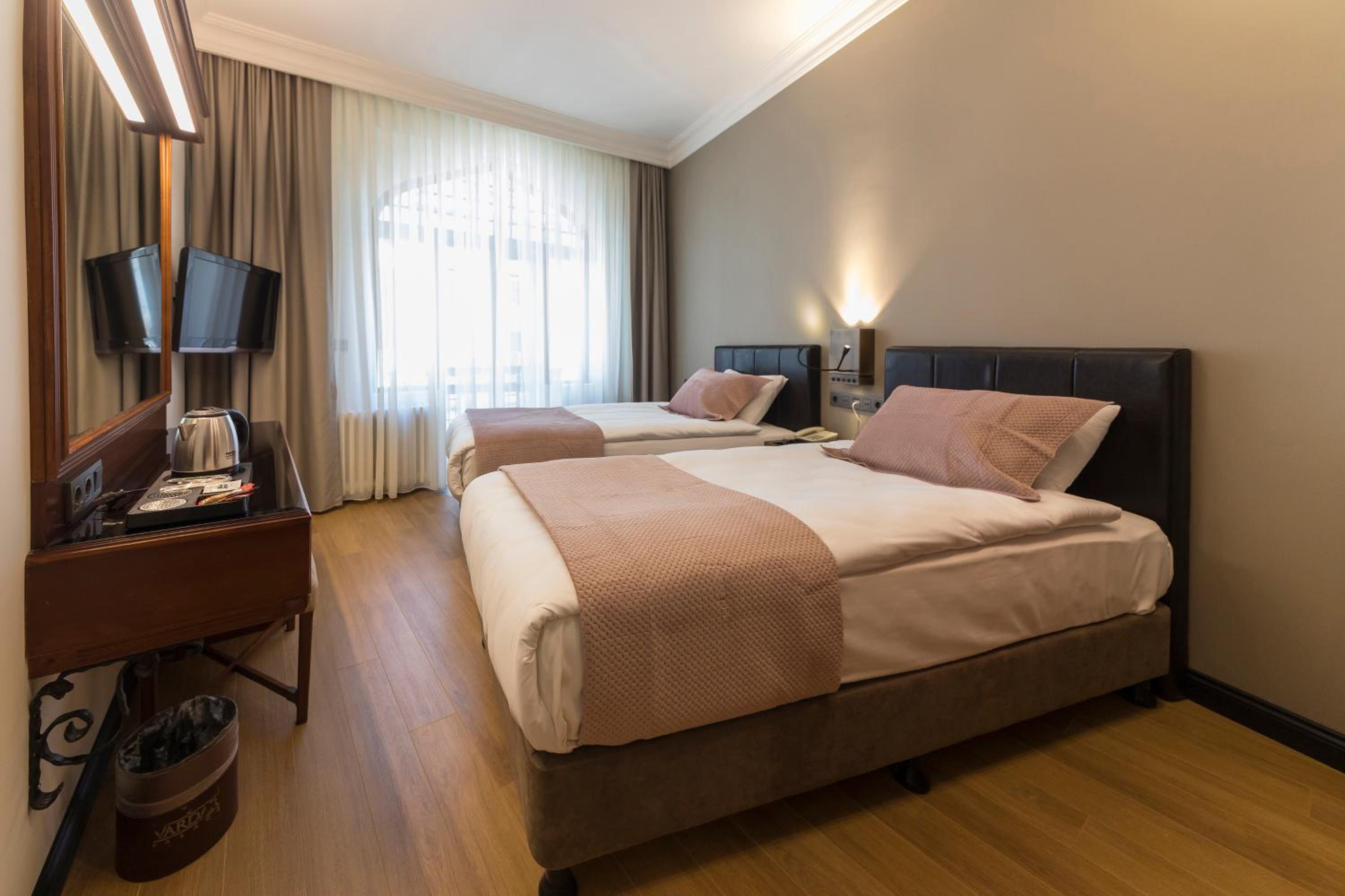 Deluxe Double Room photo 2