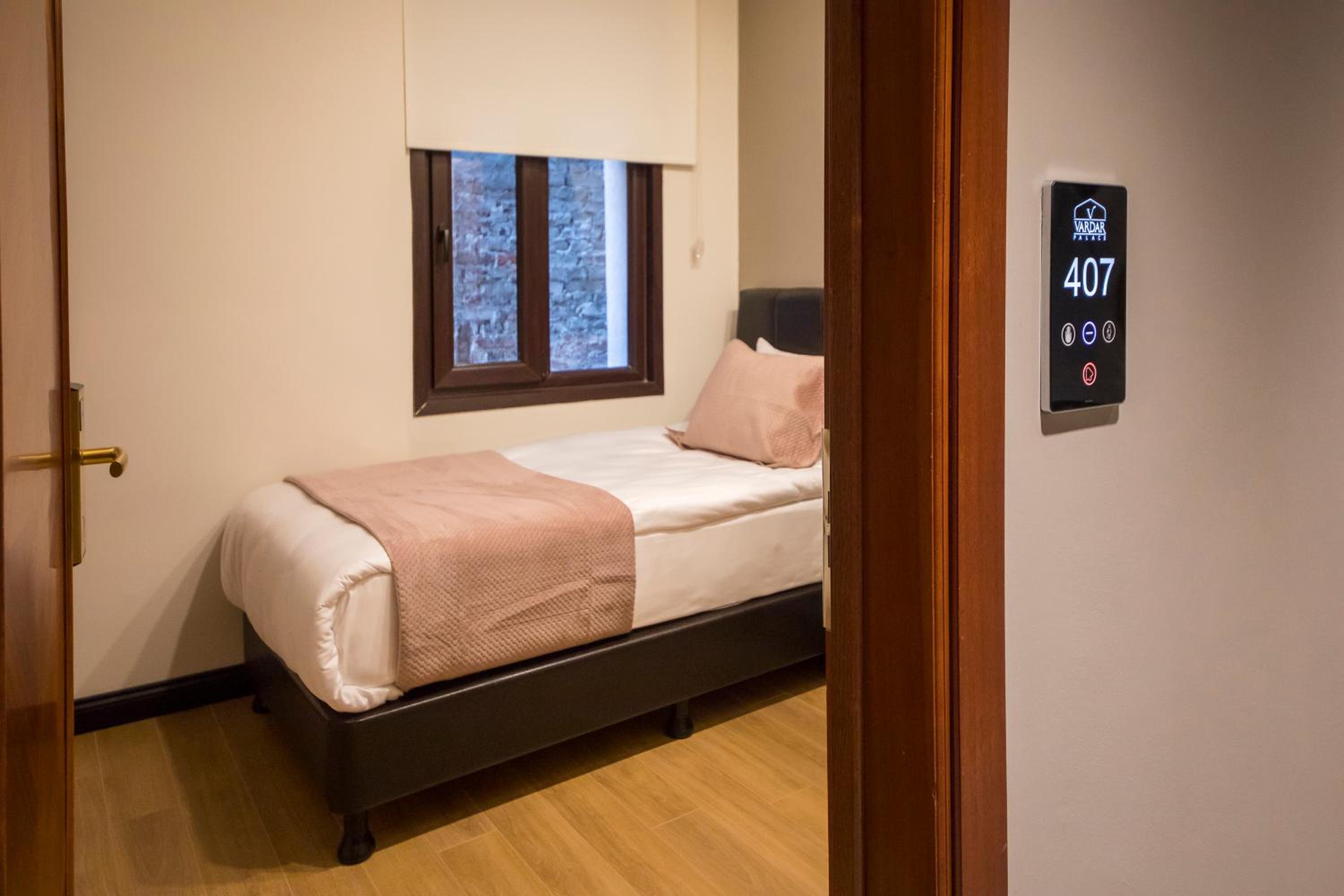 Small Single Room photo 1