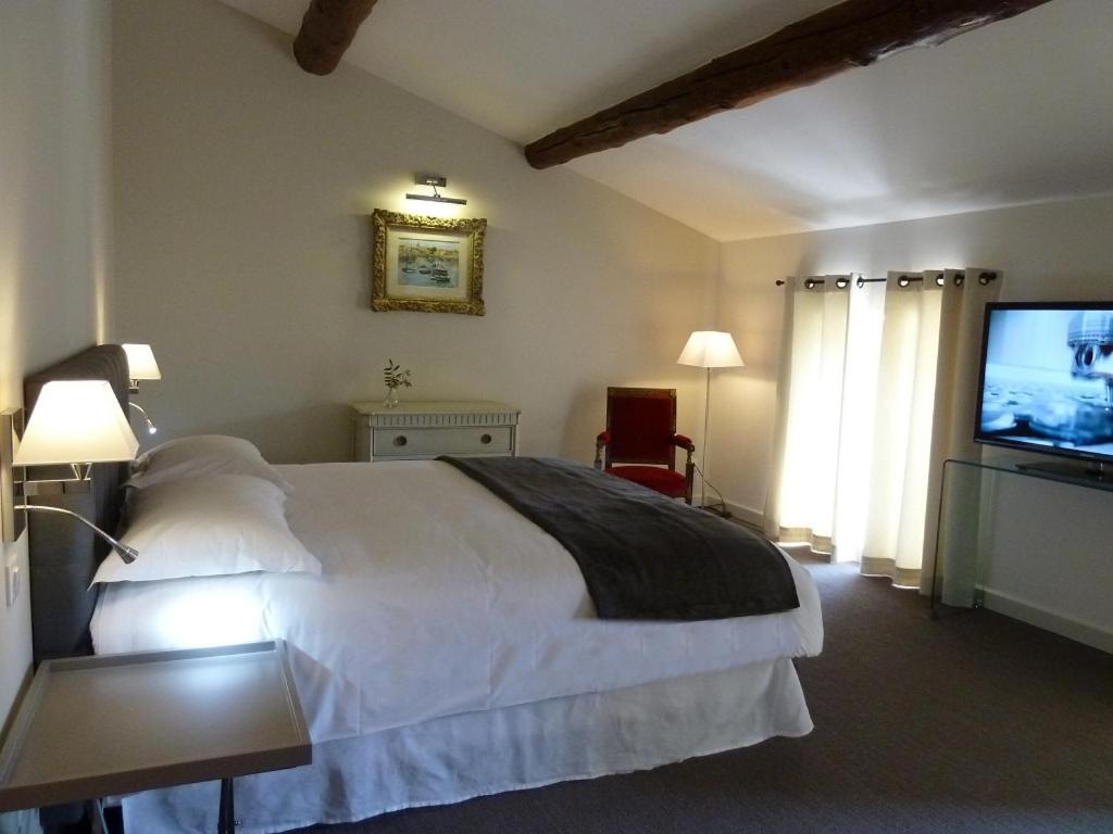 Deluxe King Room photo 2