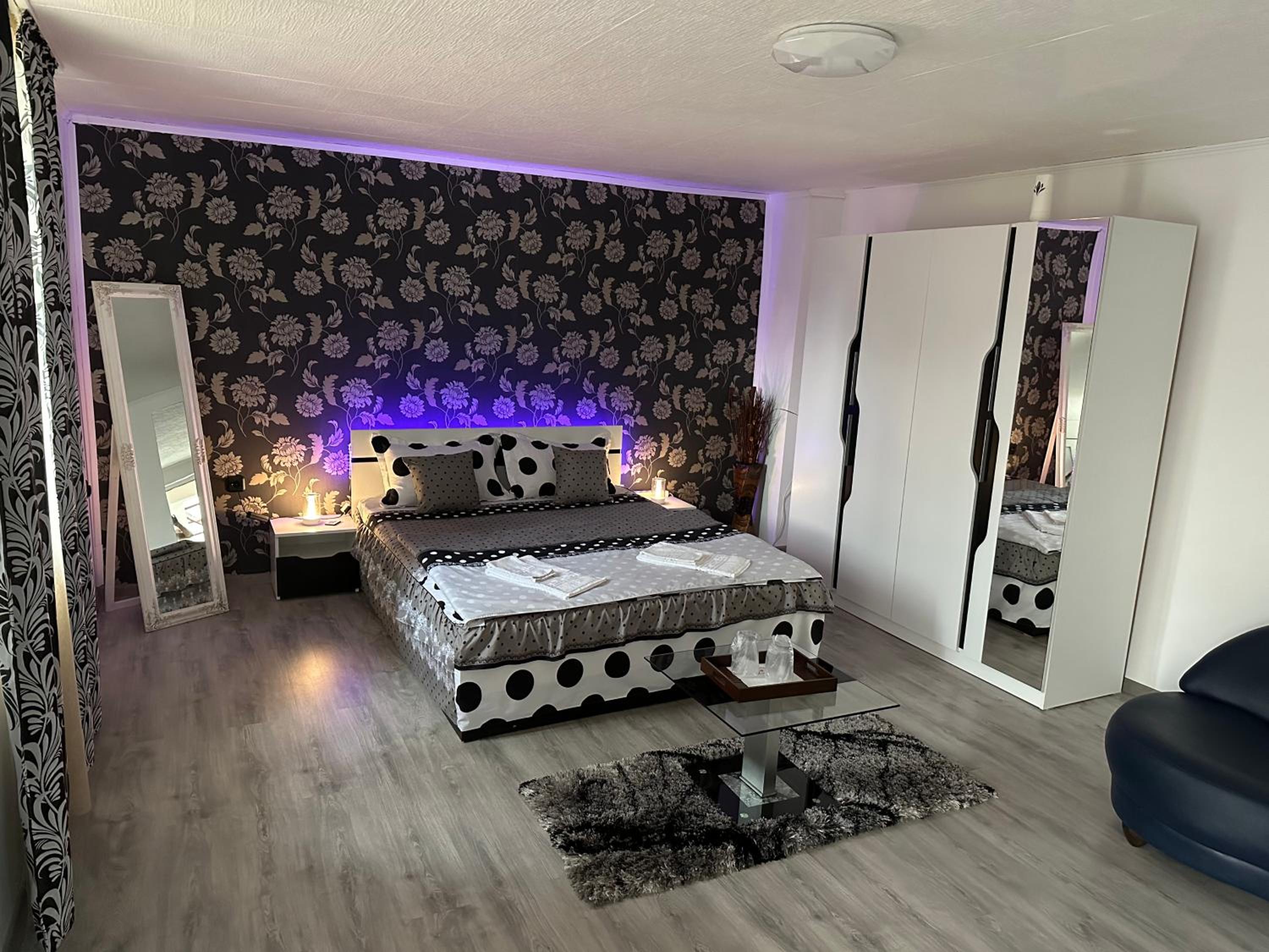 Deluxe Room (2 Adults + 1 Child) photo 1