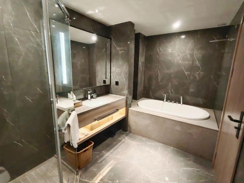 Executive Suite photo 2