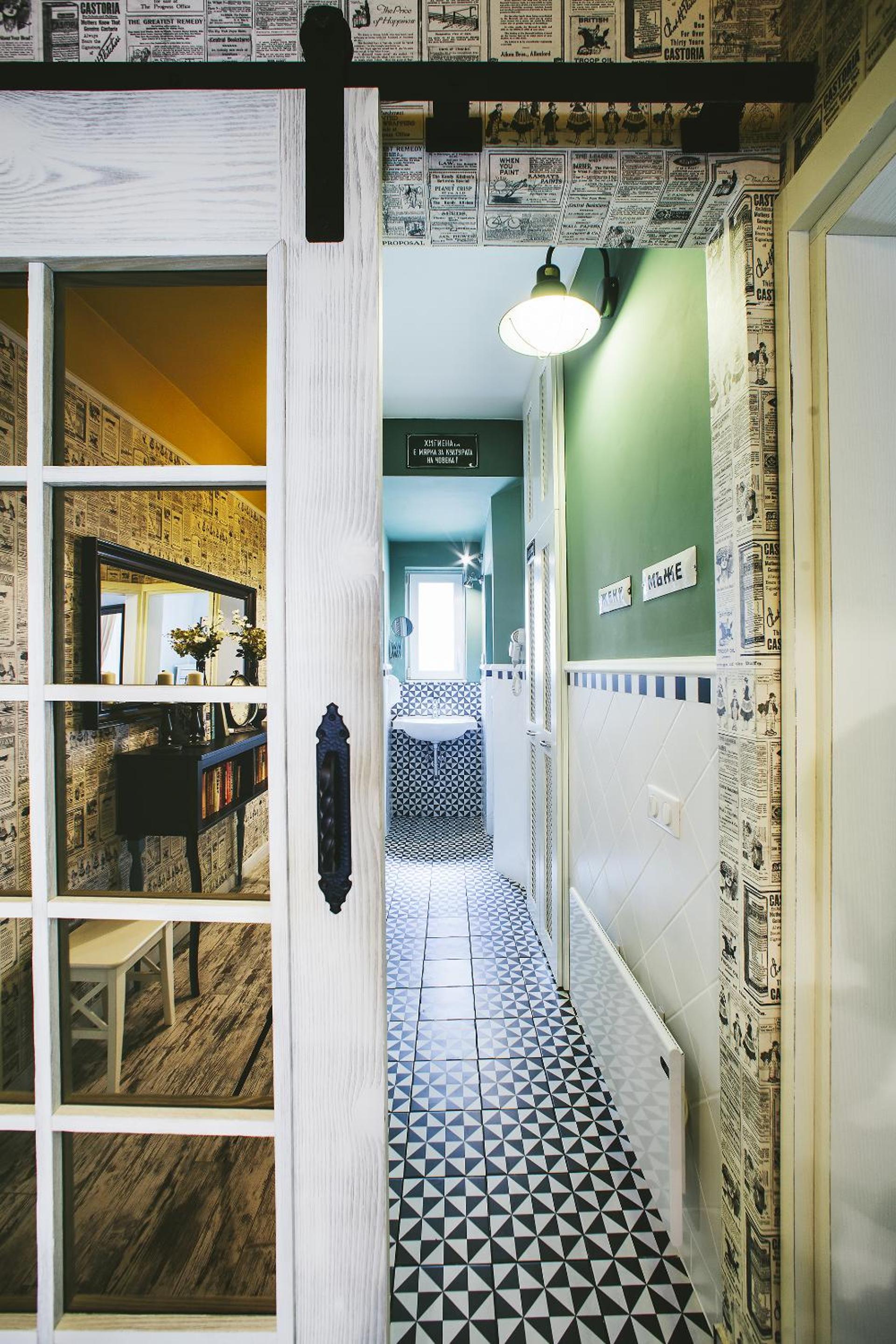 Single Room with Shared Shower and Toilet photo 1