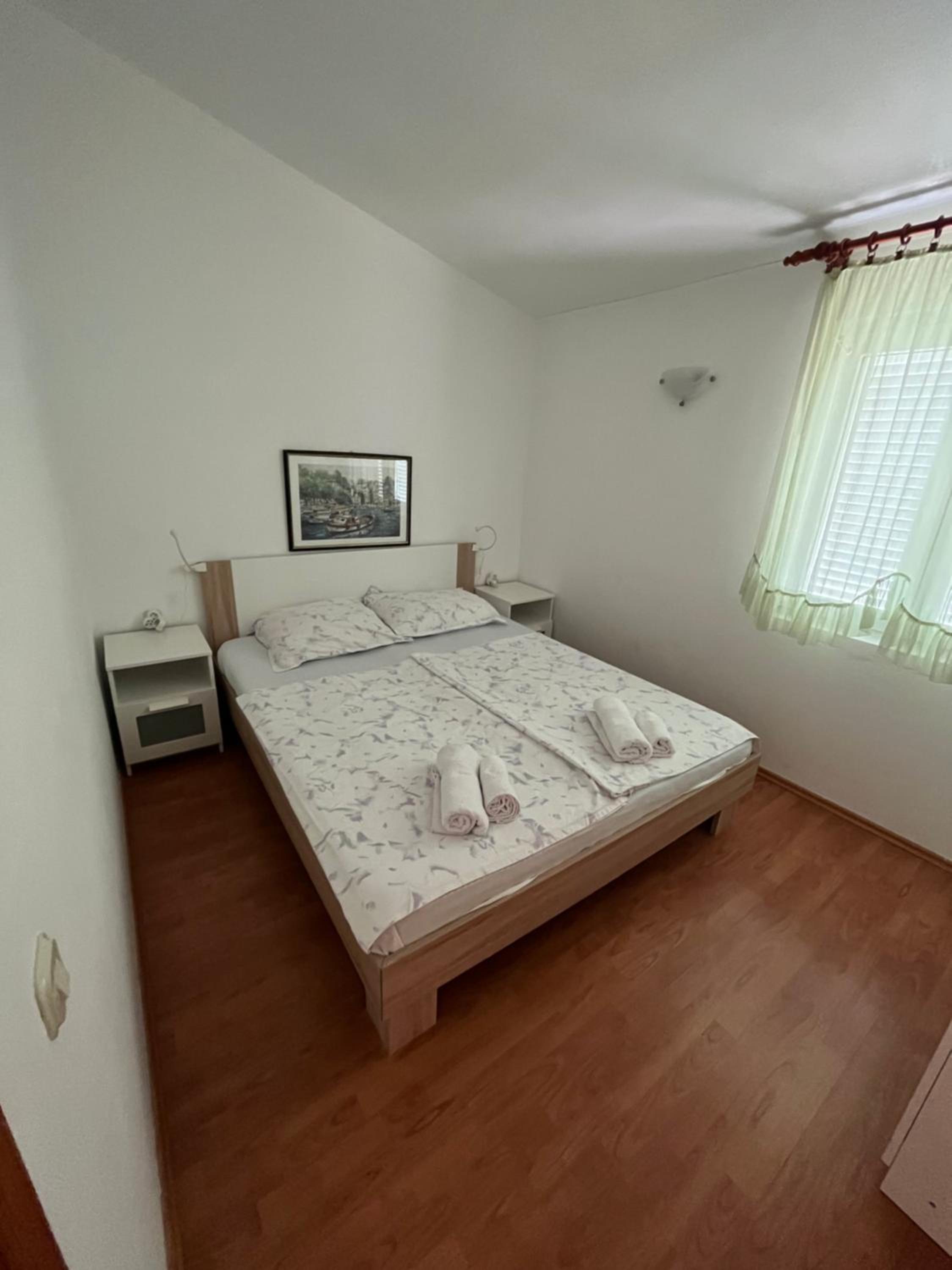 Apartment with Balcony photo 2