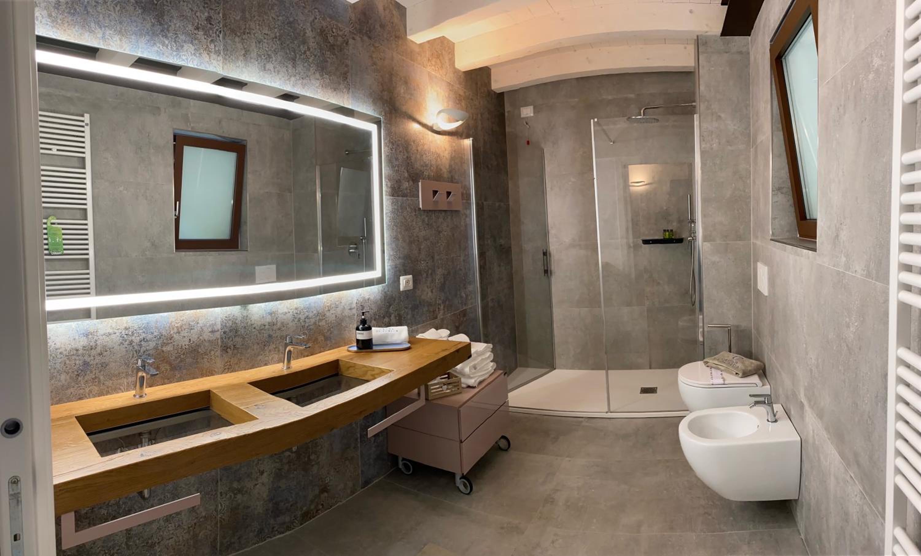 Deluxe King Room photo 2