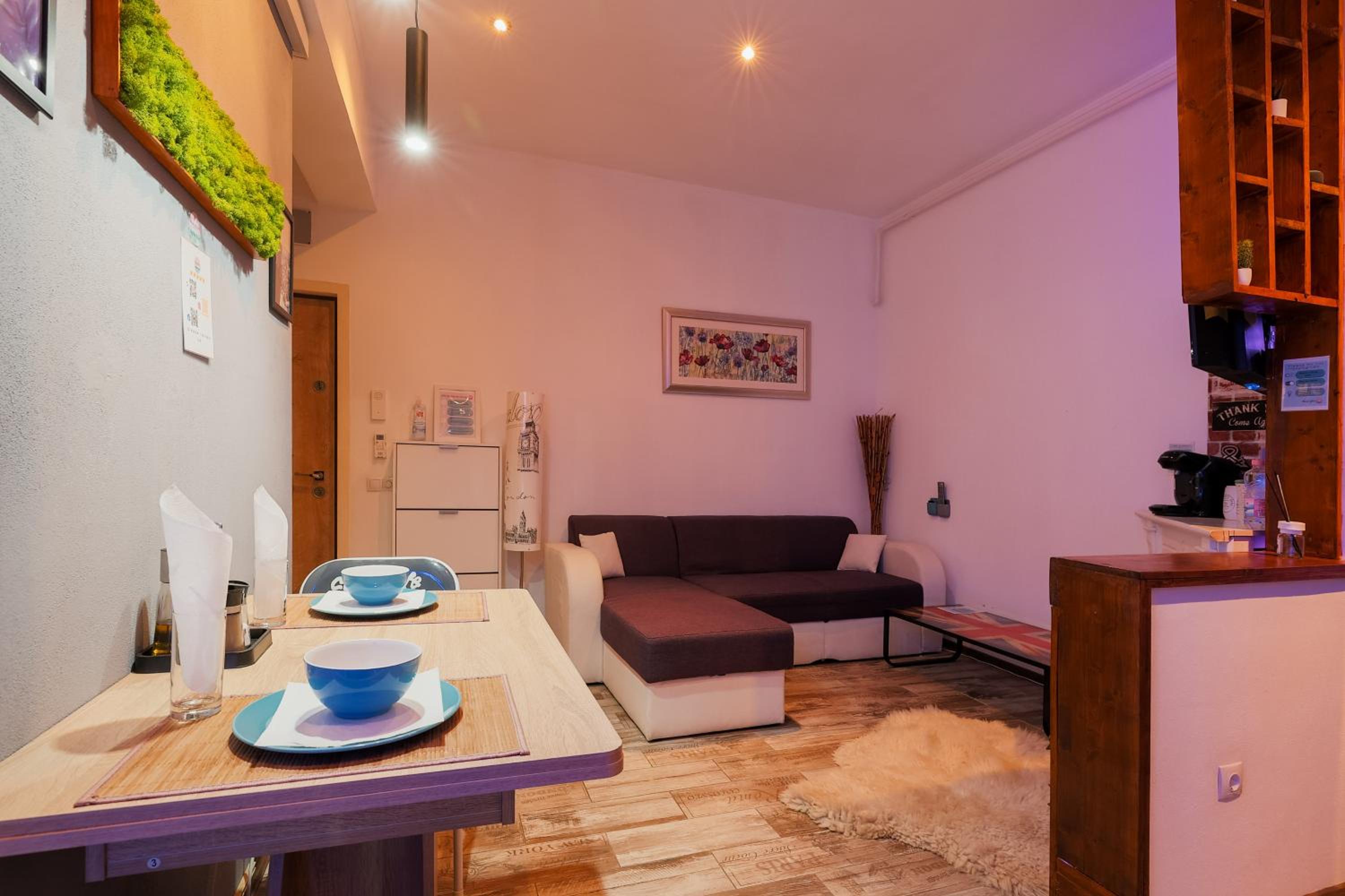 One-Bedroom Apartment - Photo 14