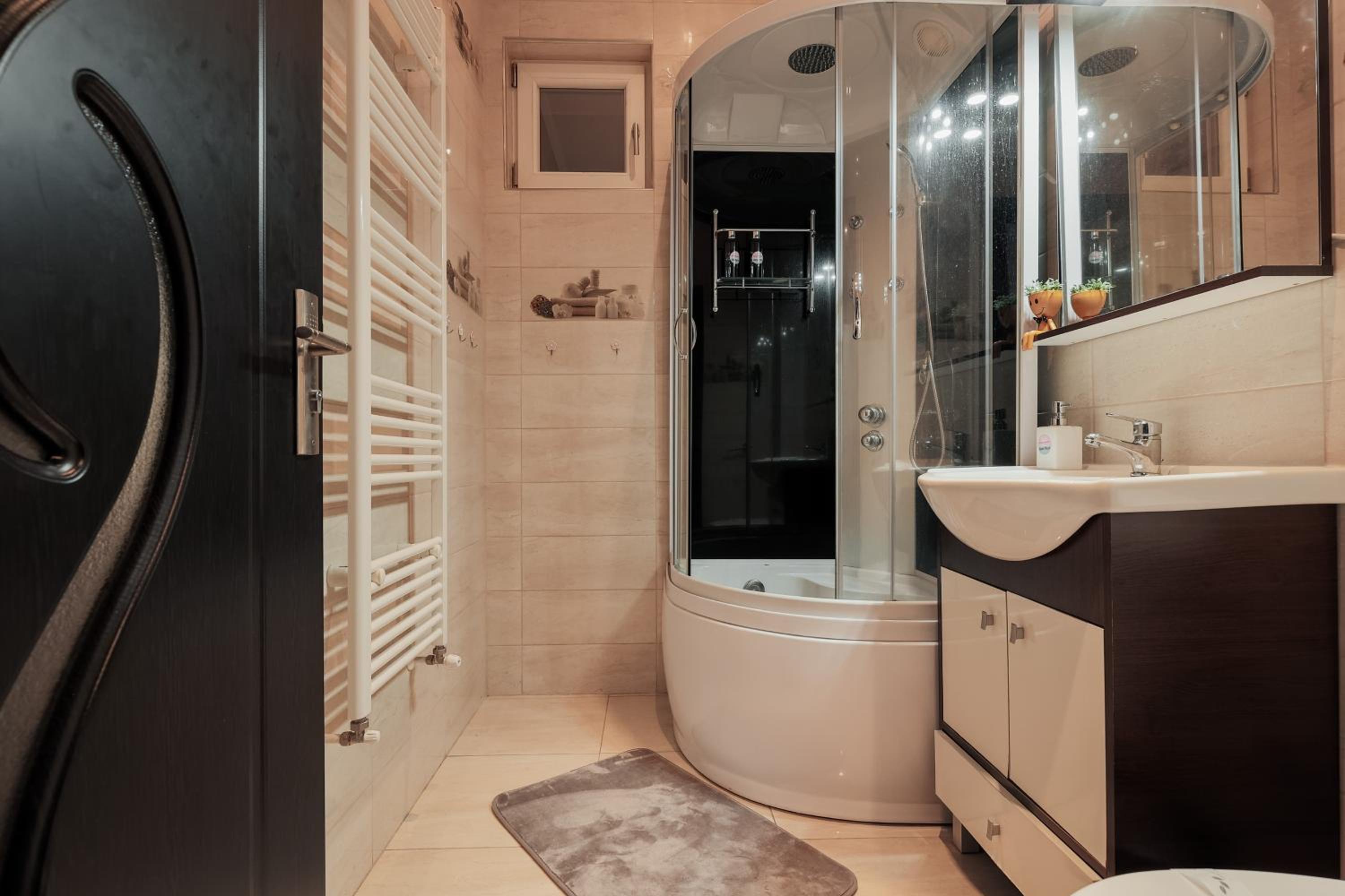 One-Bedroom Apartment - Photo 19