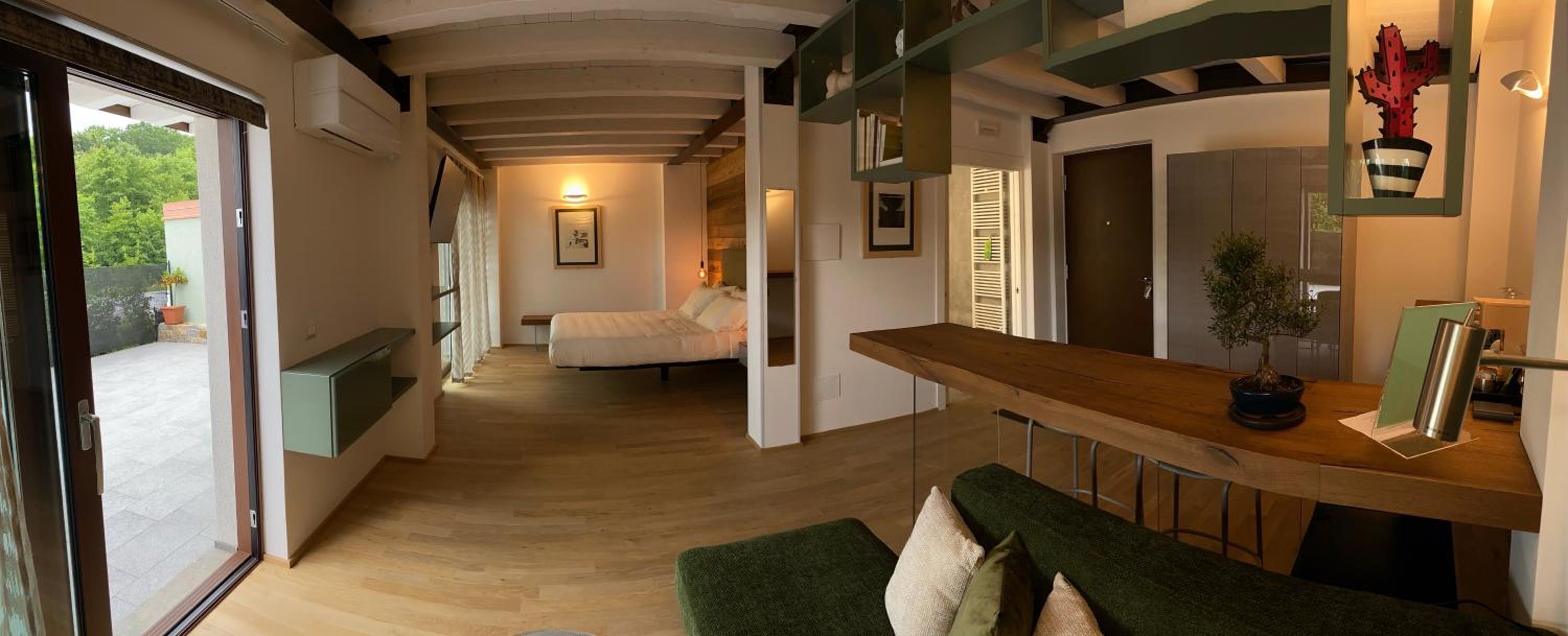 Deluxe King Room photo 1