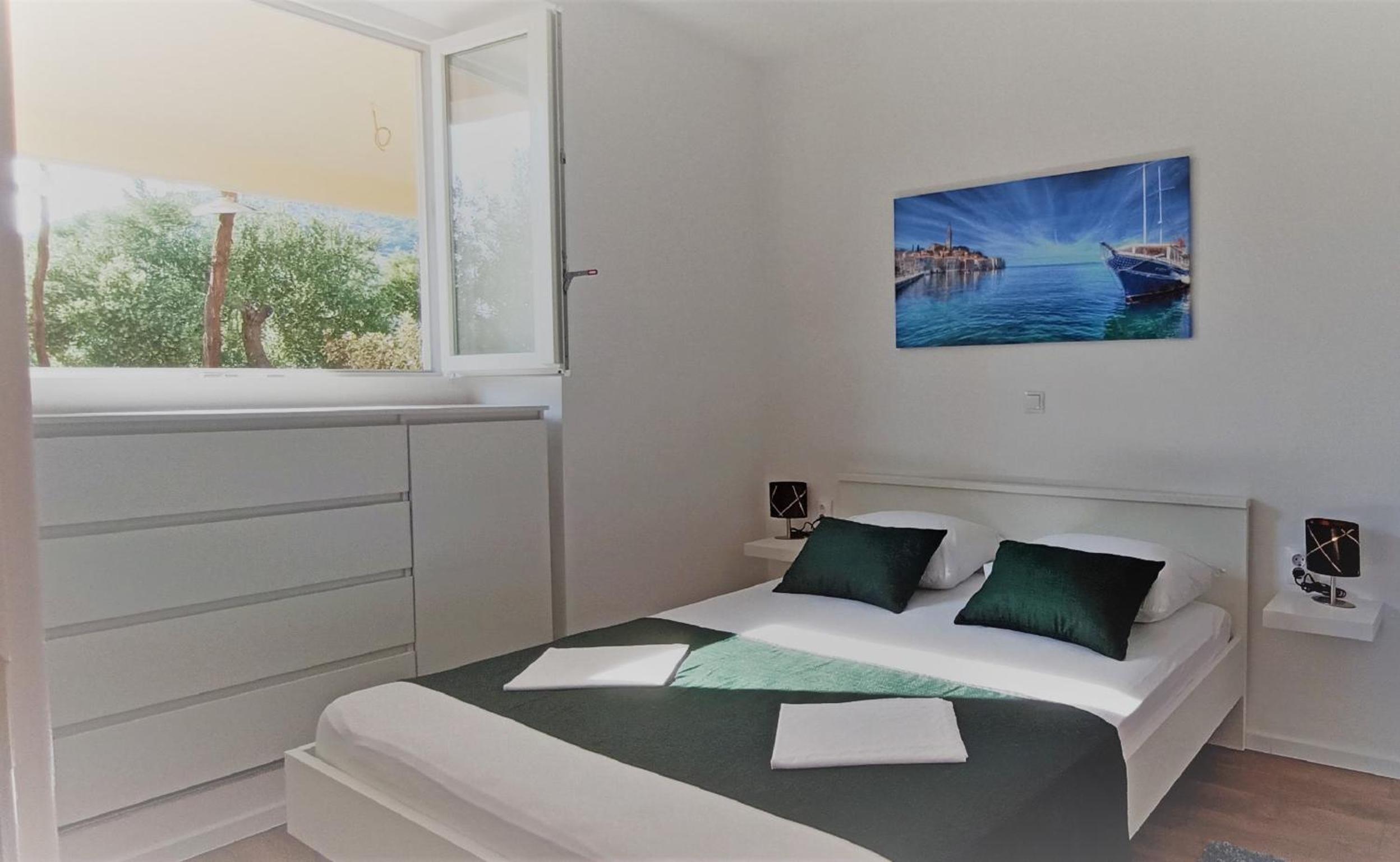 One Bedroom Apartment with Terrace and Sea View