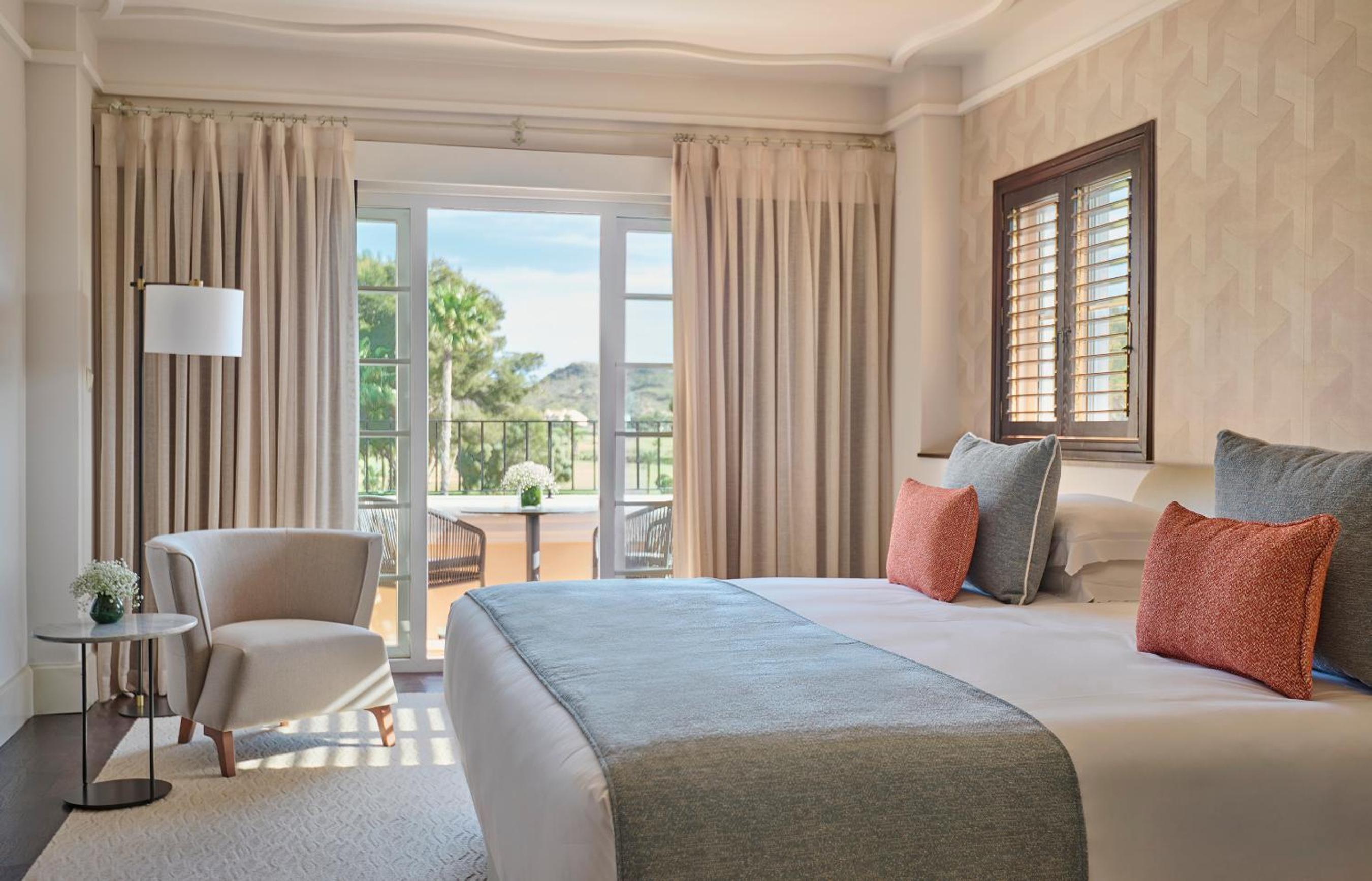 Habitación King con Gran Terraza y Vista al Campo de Golf - Acceso al Grand Club