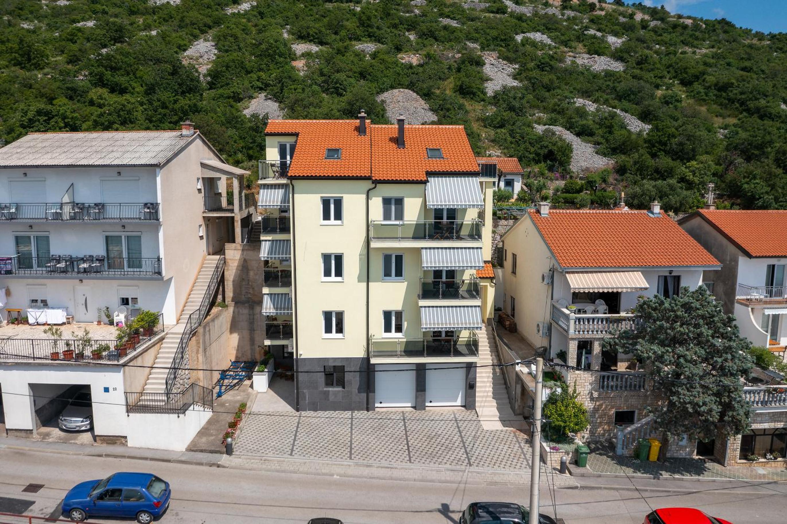 Two-Bedroom Deluxe Apartment with Balcony photo 3