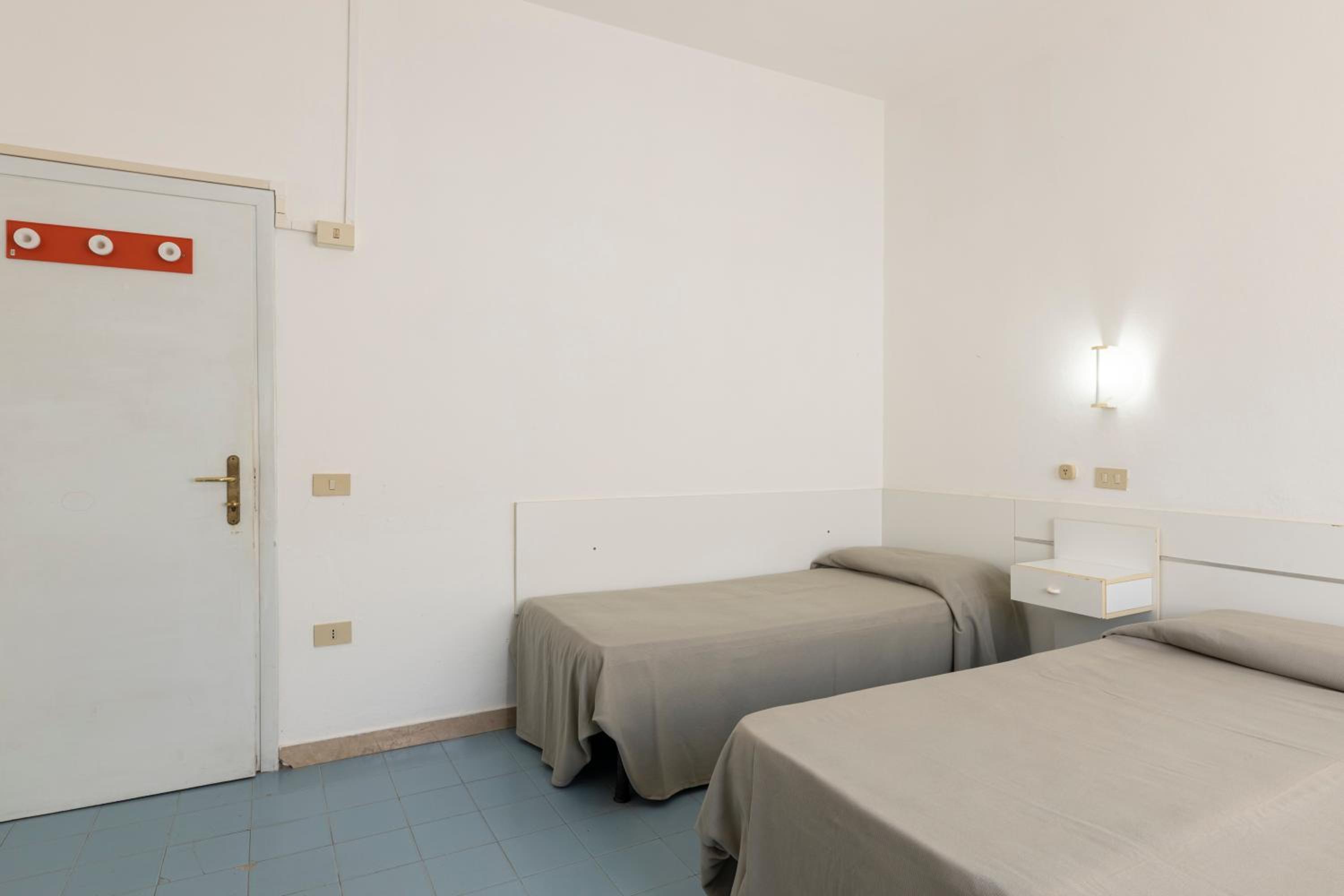 Standard Triple Room - Photo 1