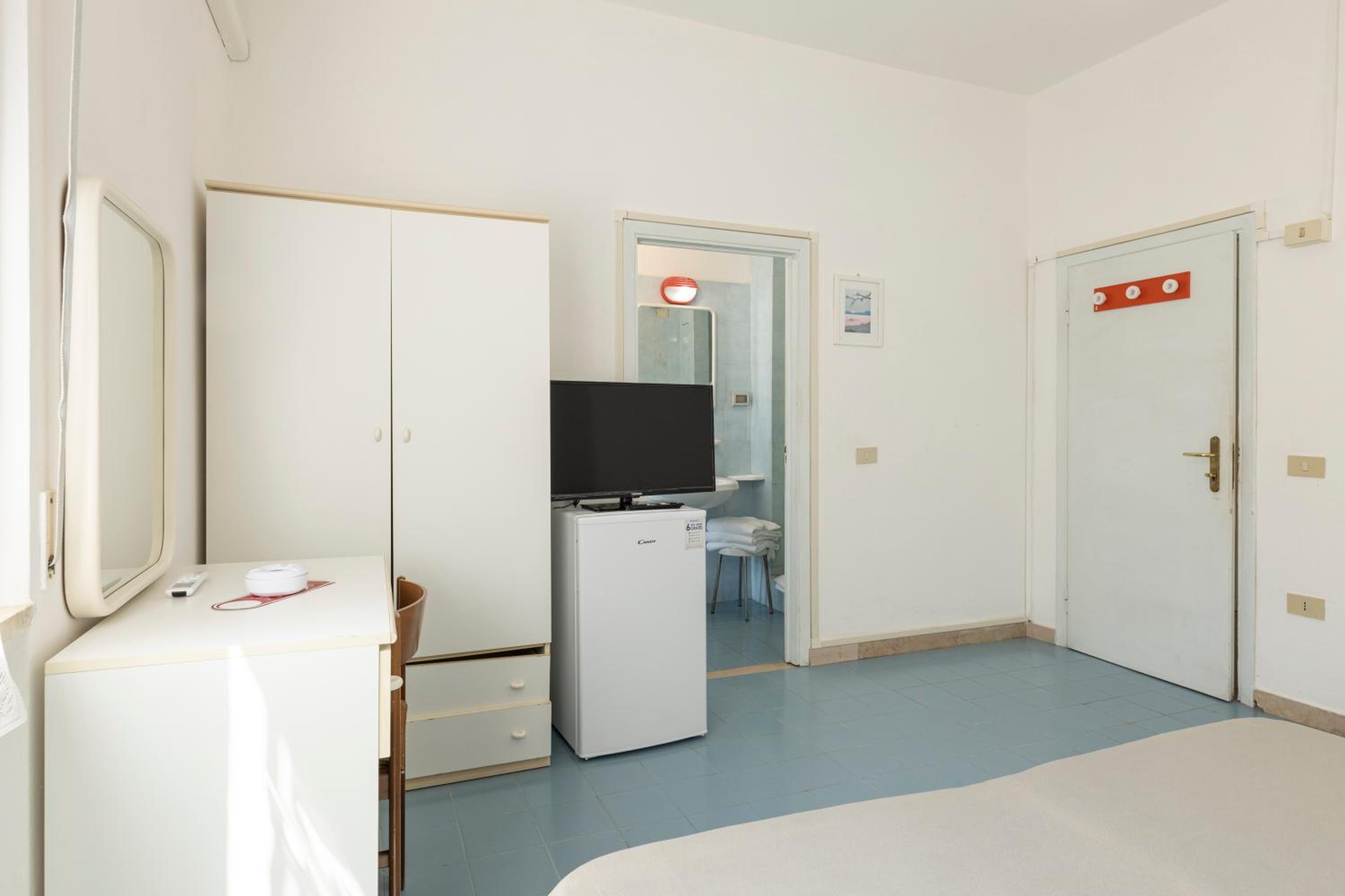 Standard Triple Room - Photo 2