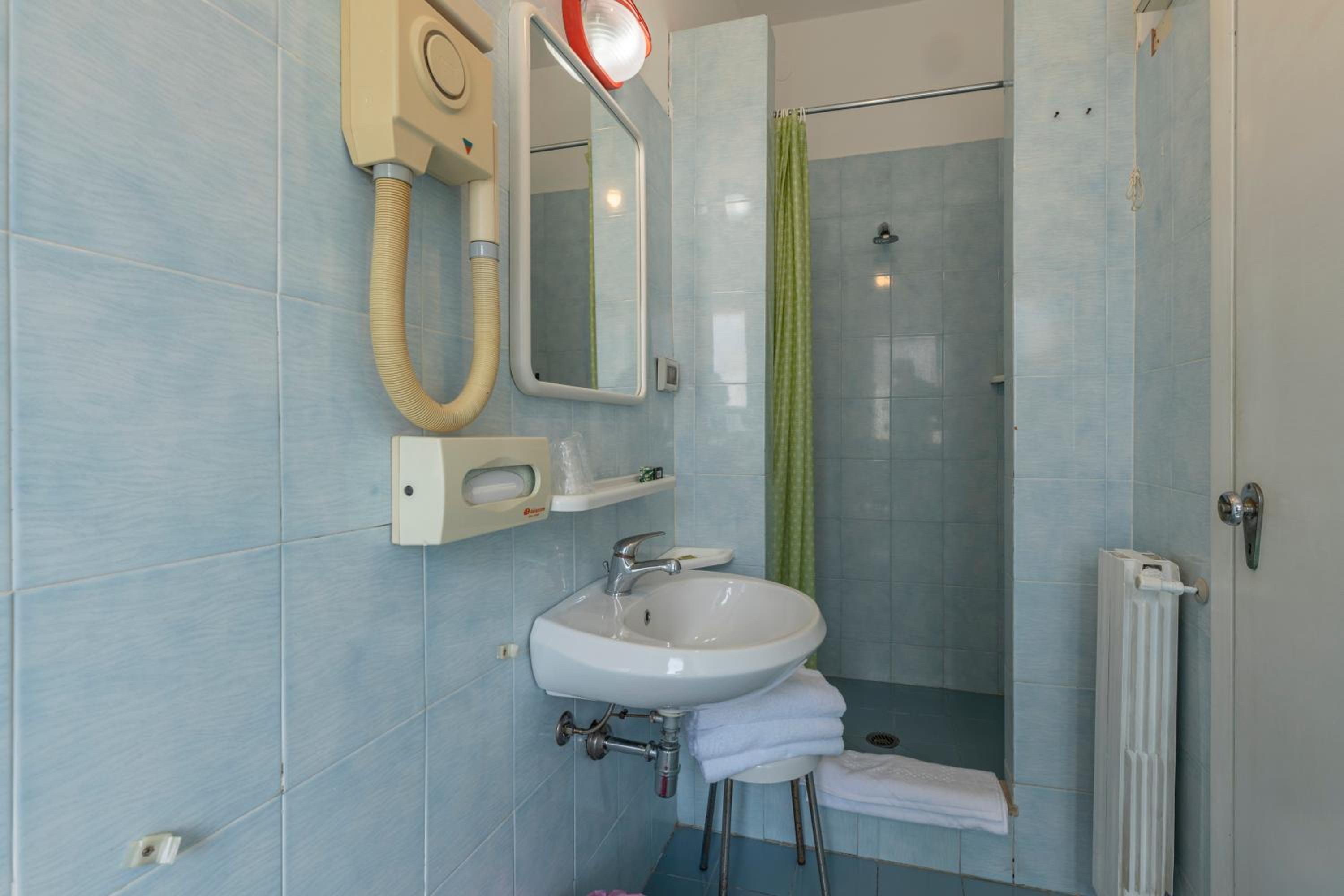 Standard Triple Room - Photo 4
