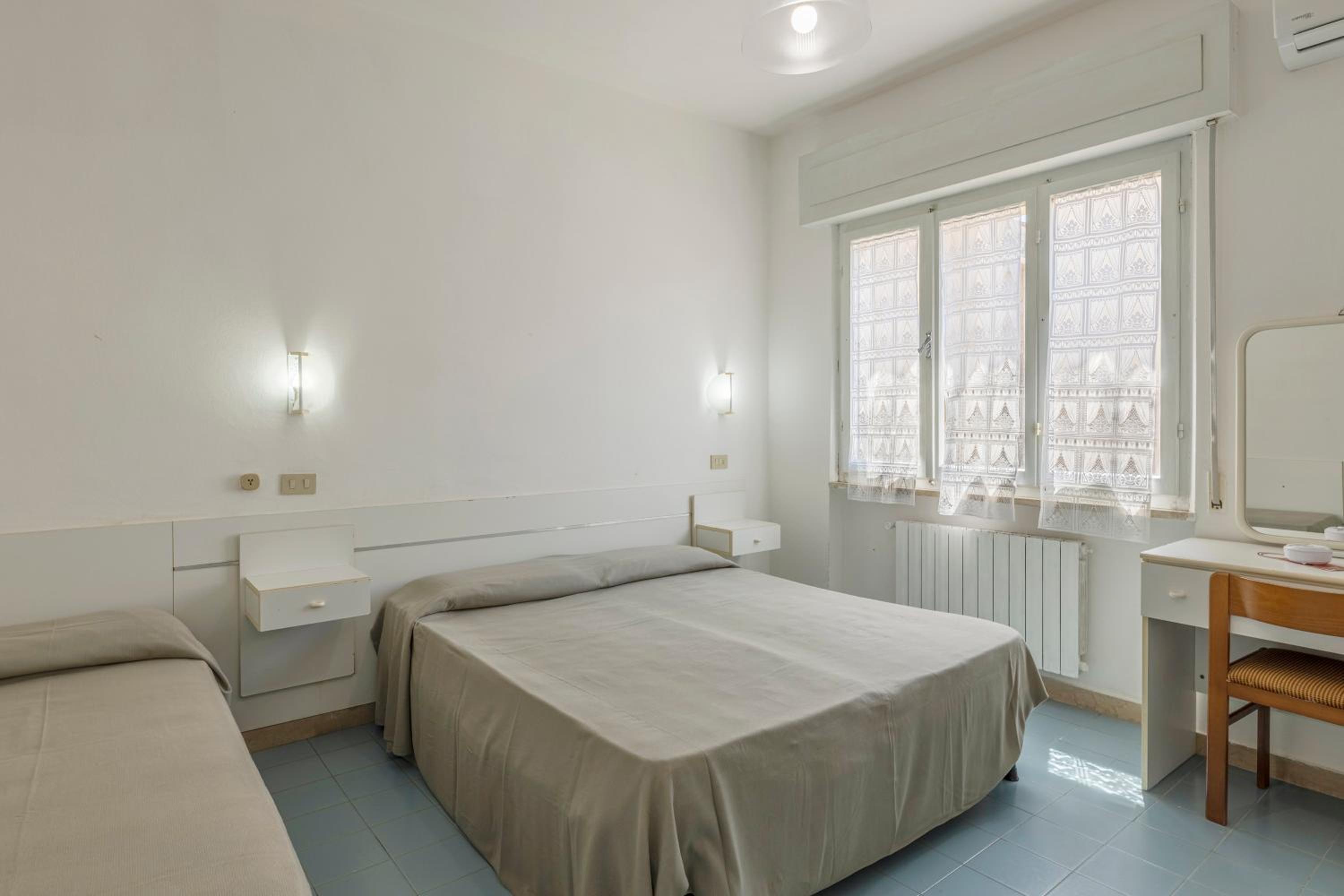 Standard Triple Room - Photo 3