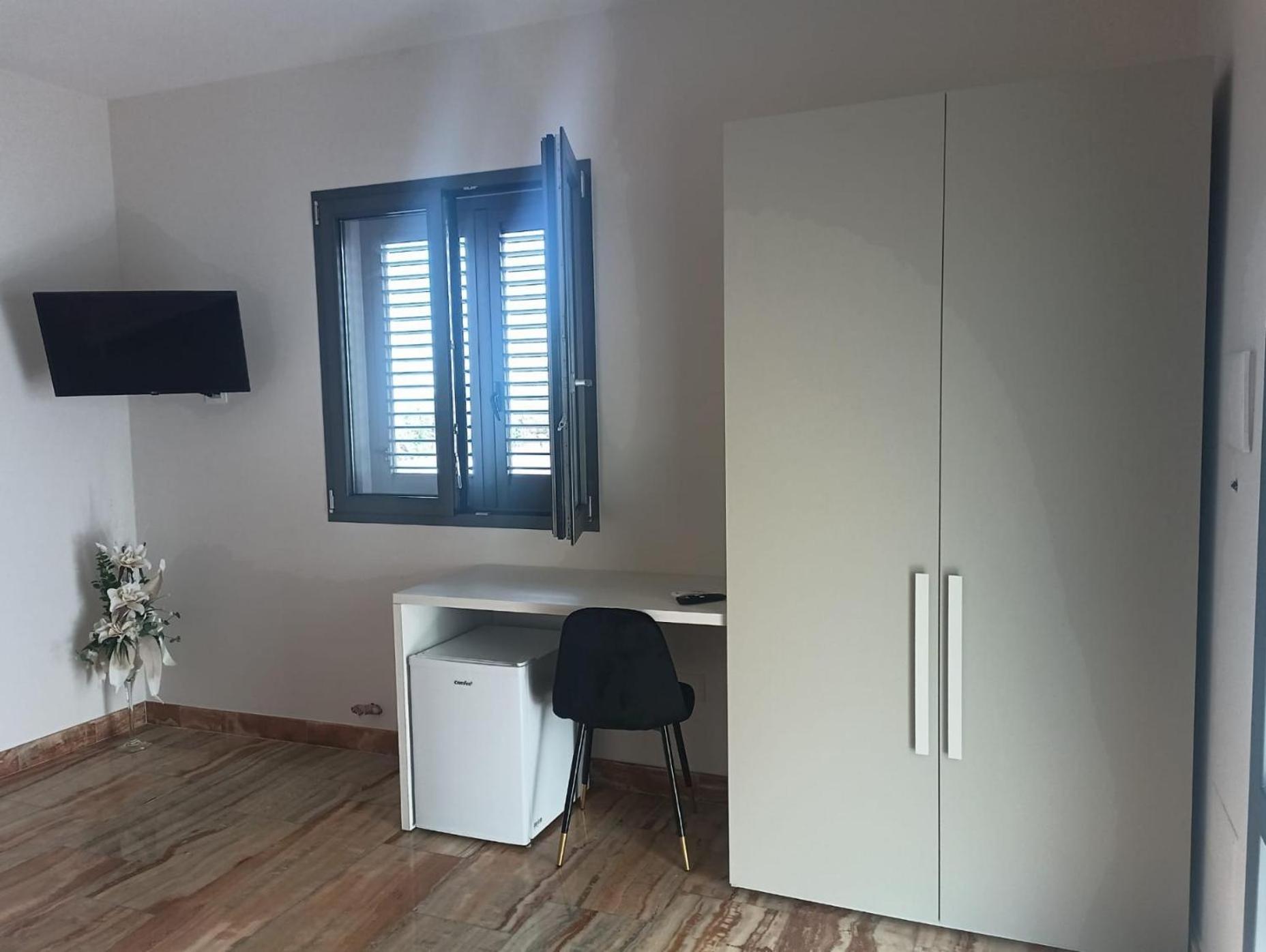 Double or Twin Room - Photo 7