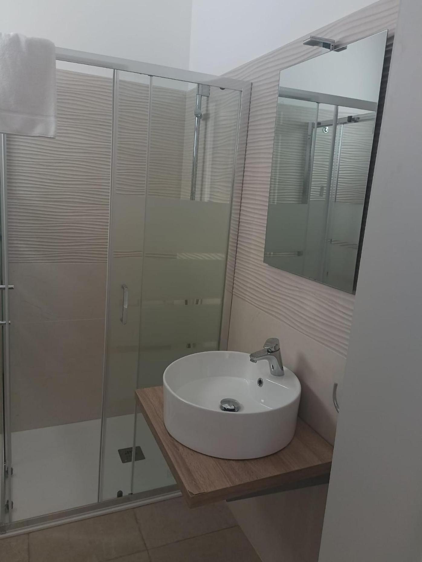 Double or Twin Room - Photo 9