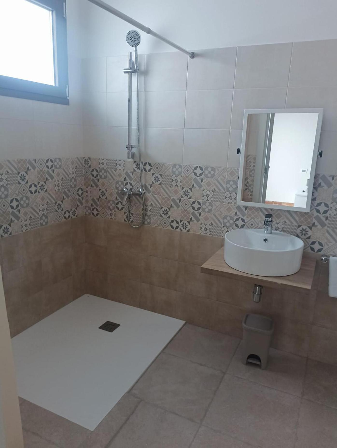 Double or Twin Room - Photo 3