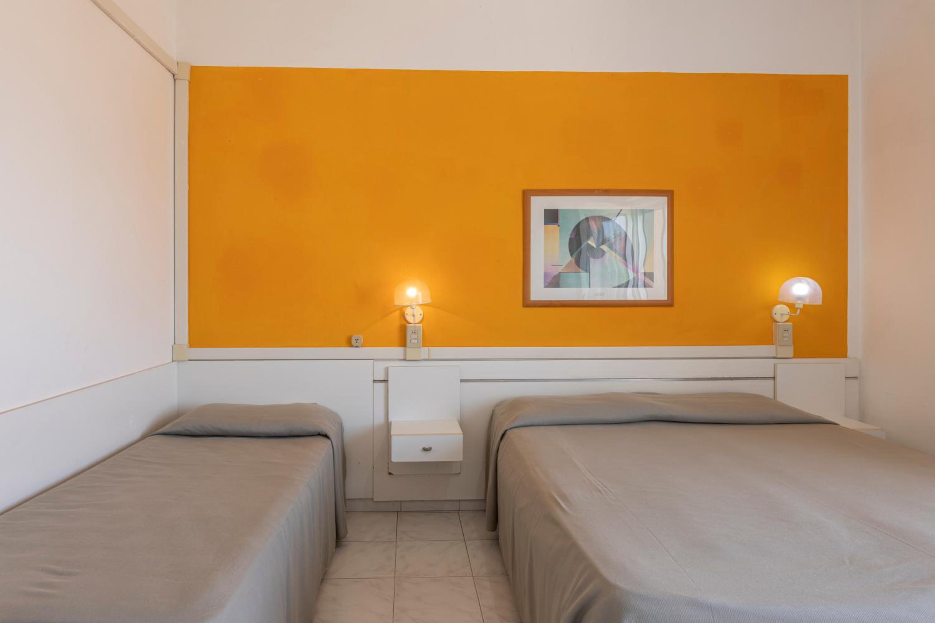 Triple Room with Balcony - Photo 1