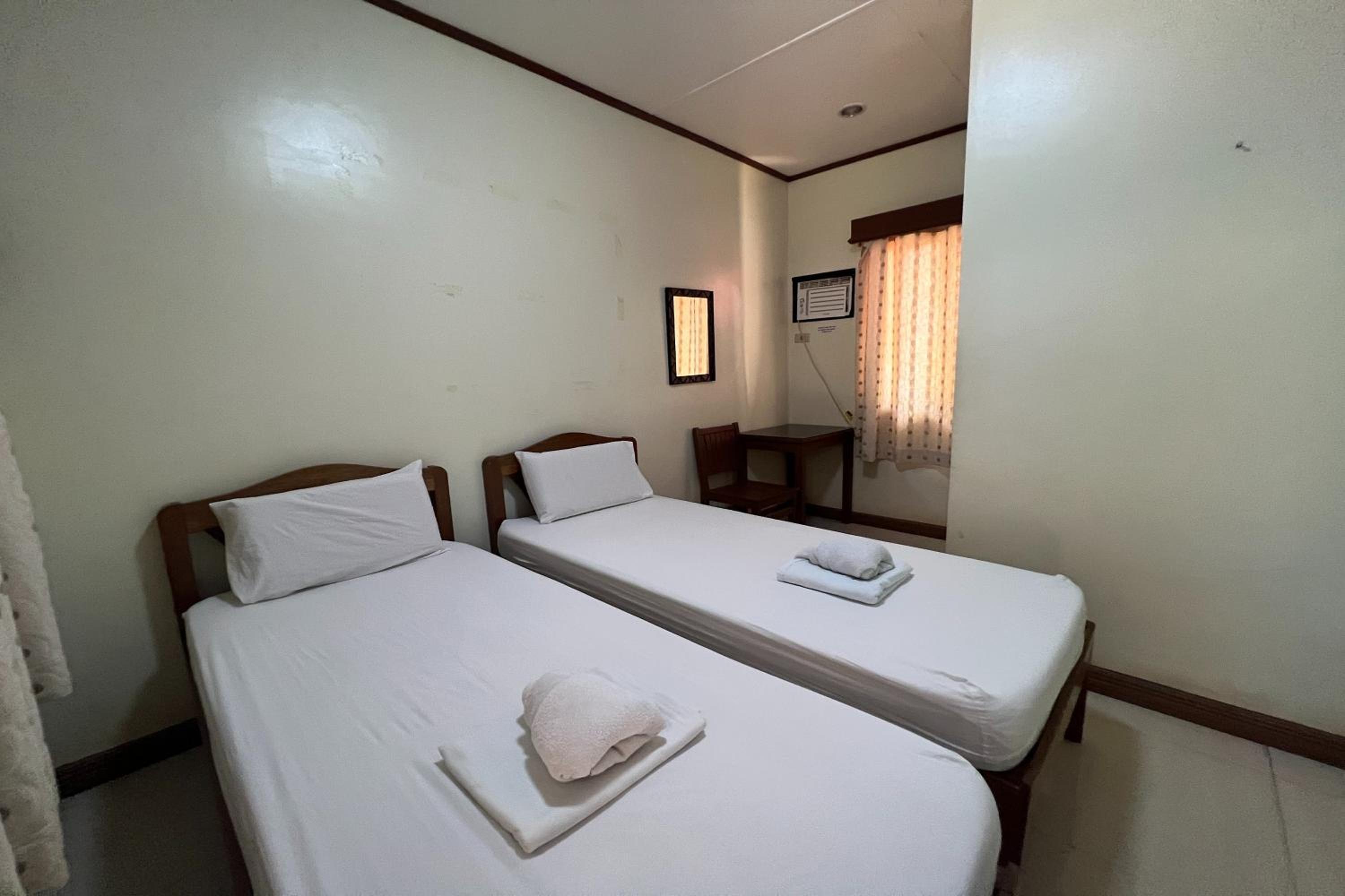 Twin Room - Photo 2