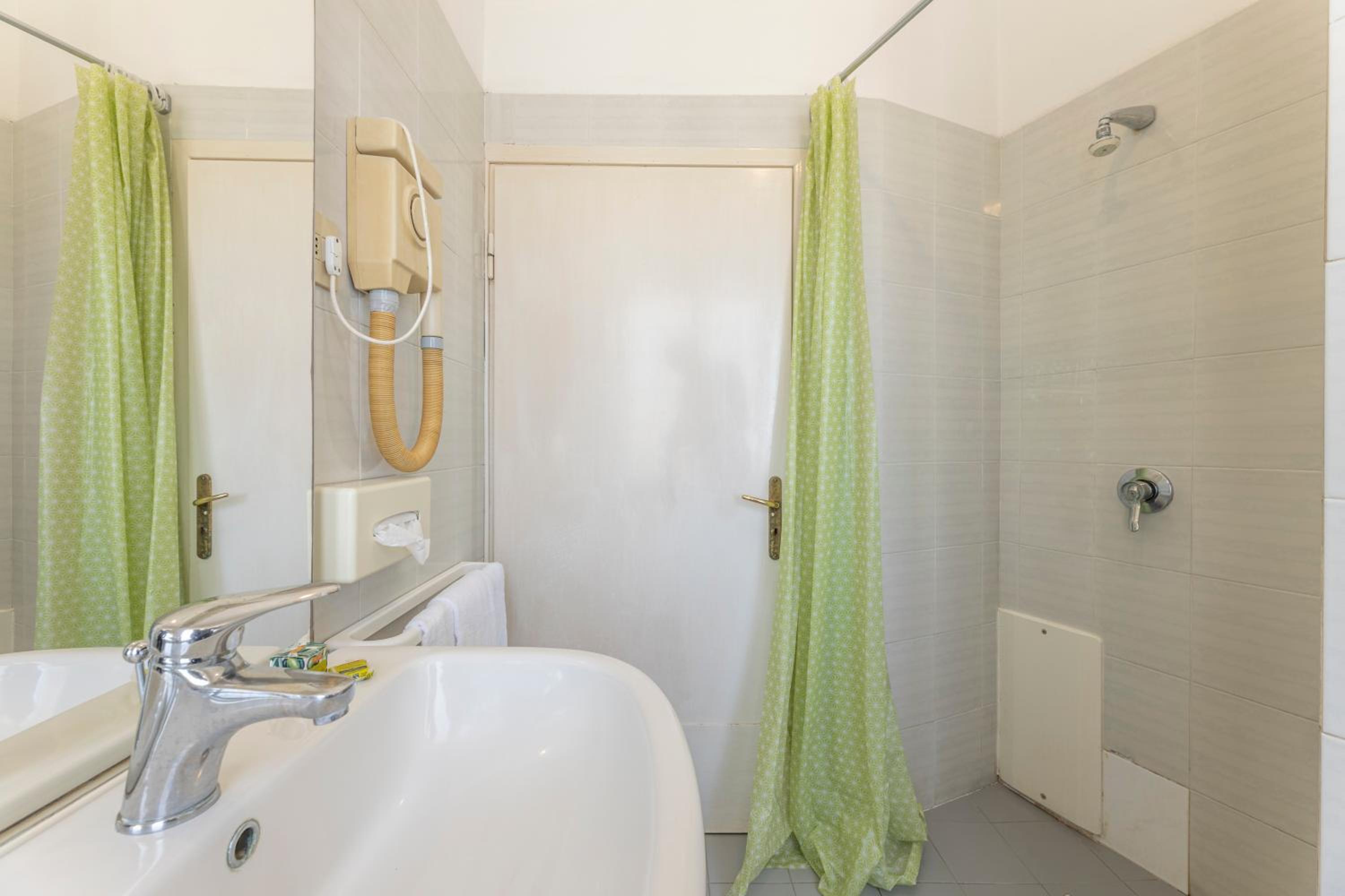 Triple Room with Balcony - Photo 2