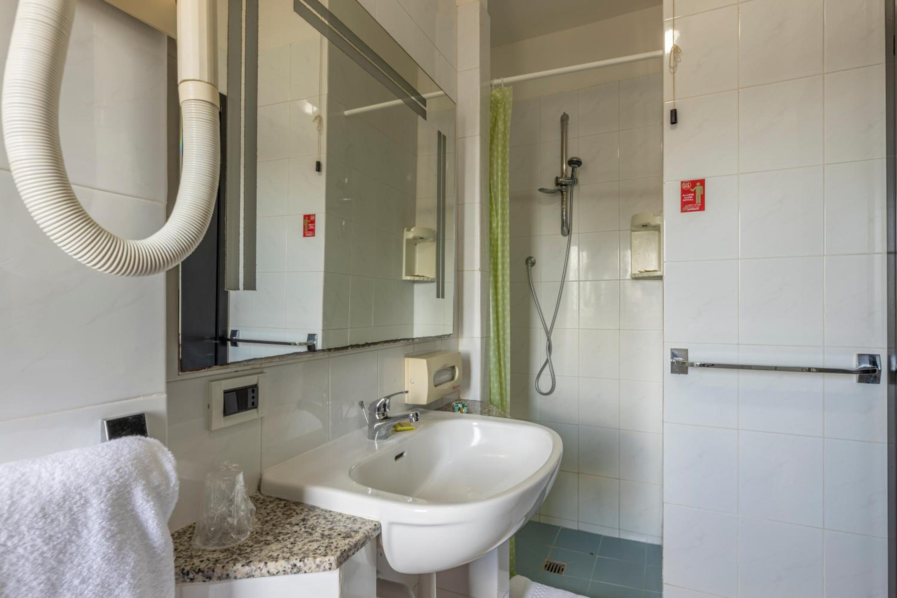 Double Room with Balcony and Sea View - Photo 3