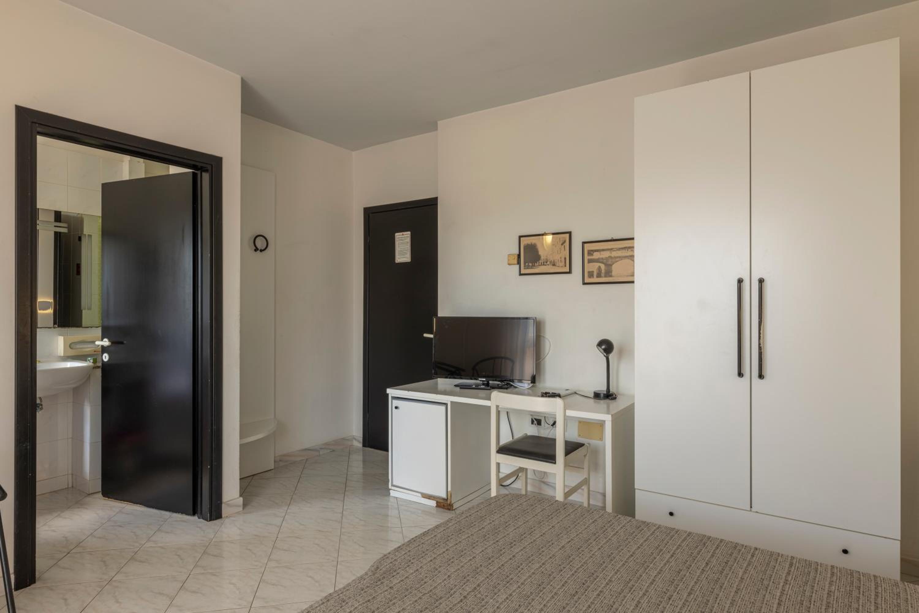 Double Room with Balcony and Sea View - Photo 1