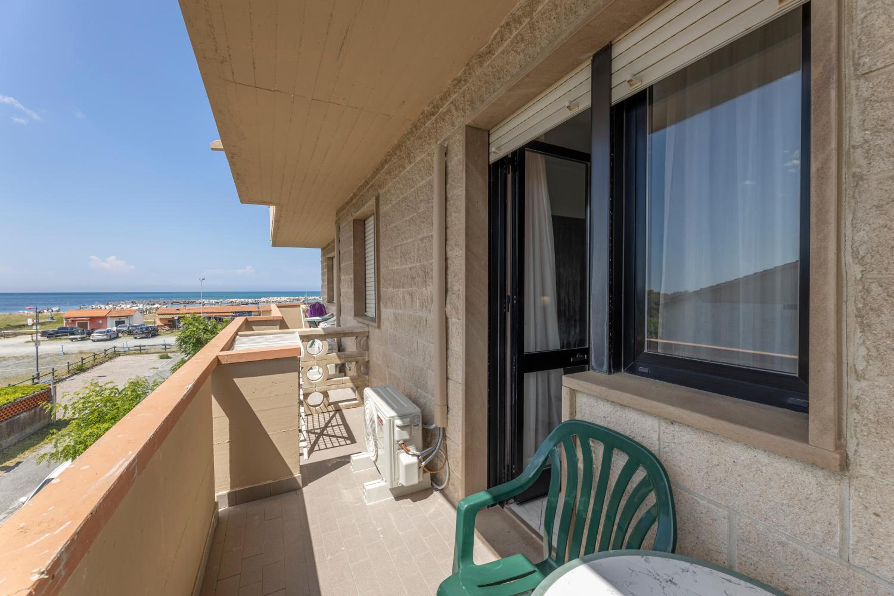 Double Room with Balcony and Sea View - Photo 6