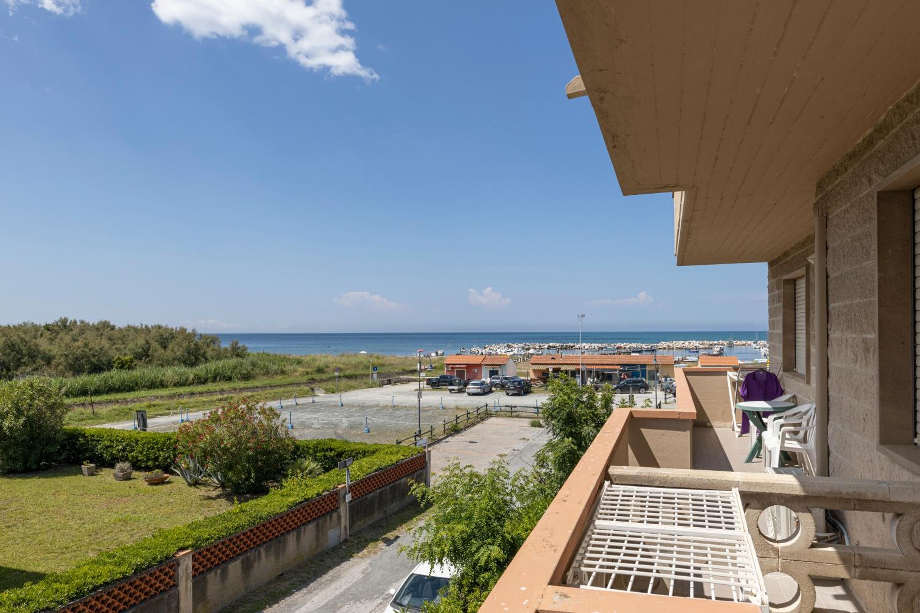 Double Room with Balcony and Sea View - Photo 4