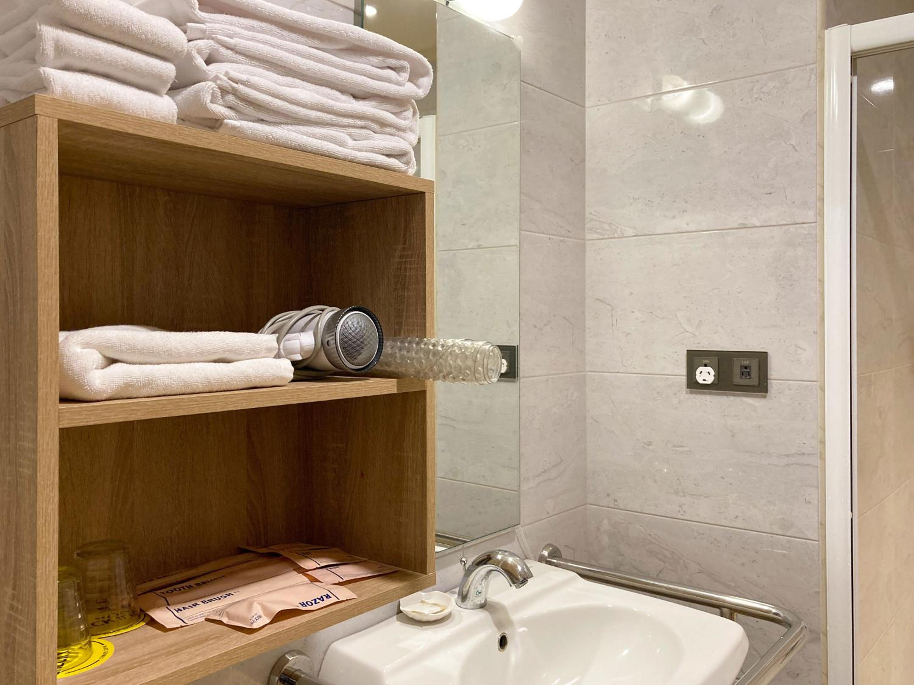 Double Room - Disability Access photo 3