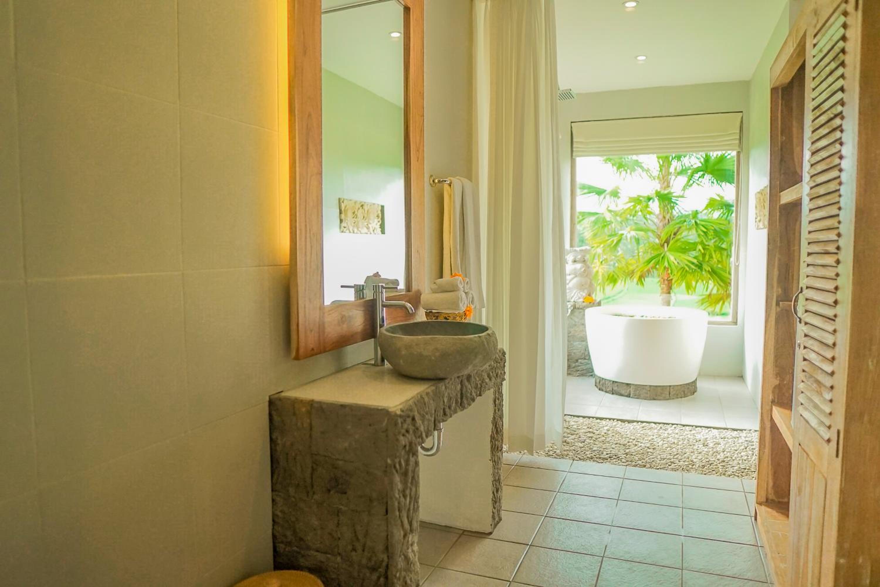 Executive Suite - Photo 5