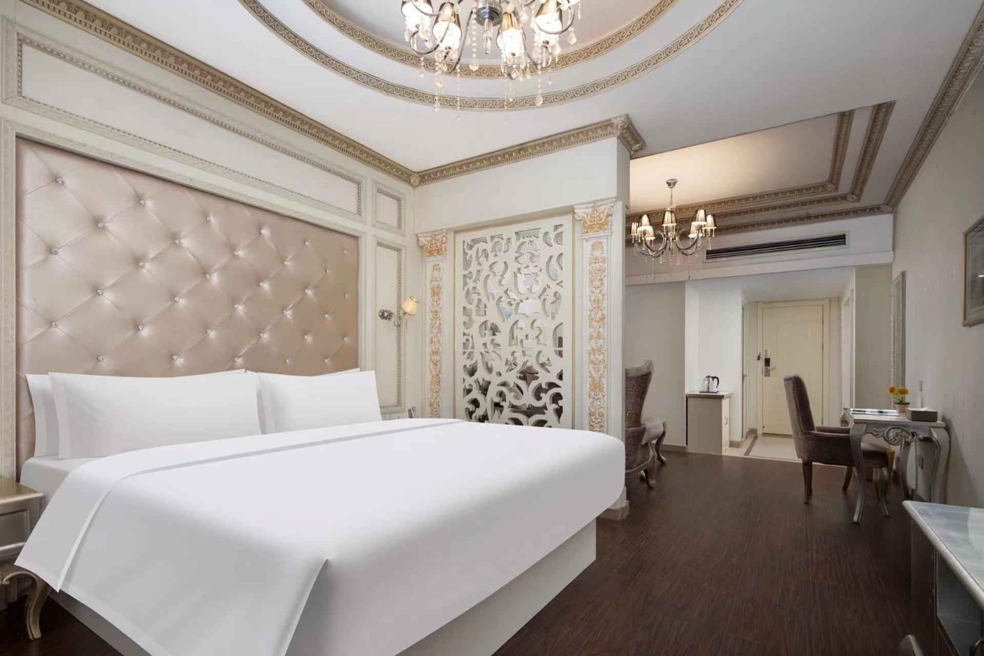 Deluxe Suite photo 2