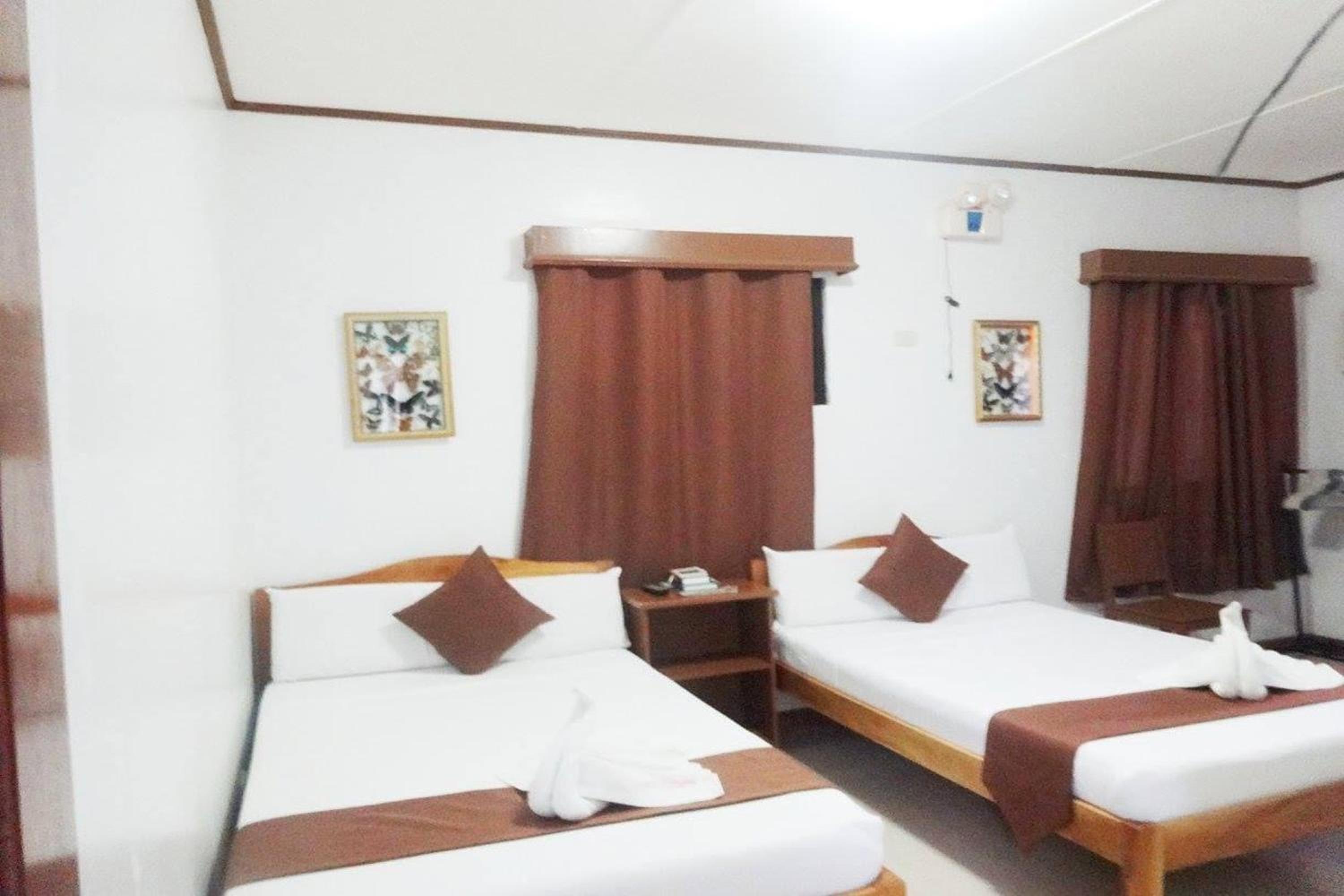 Deluxe Quadruple Room - Photo 4