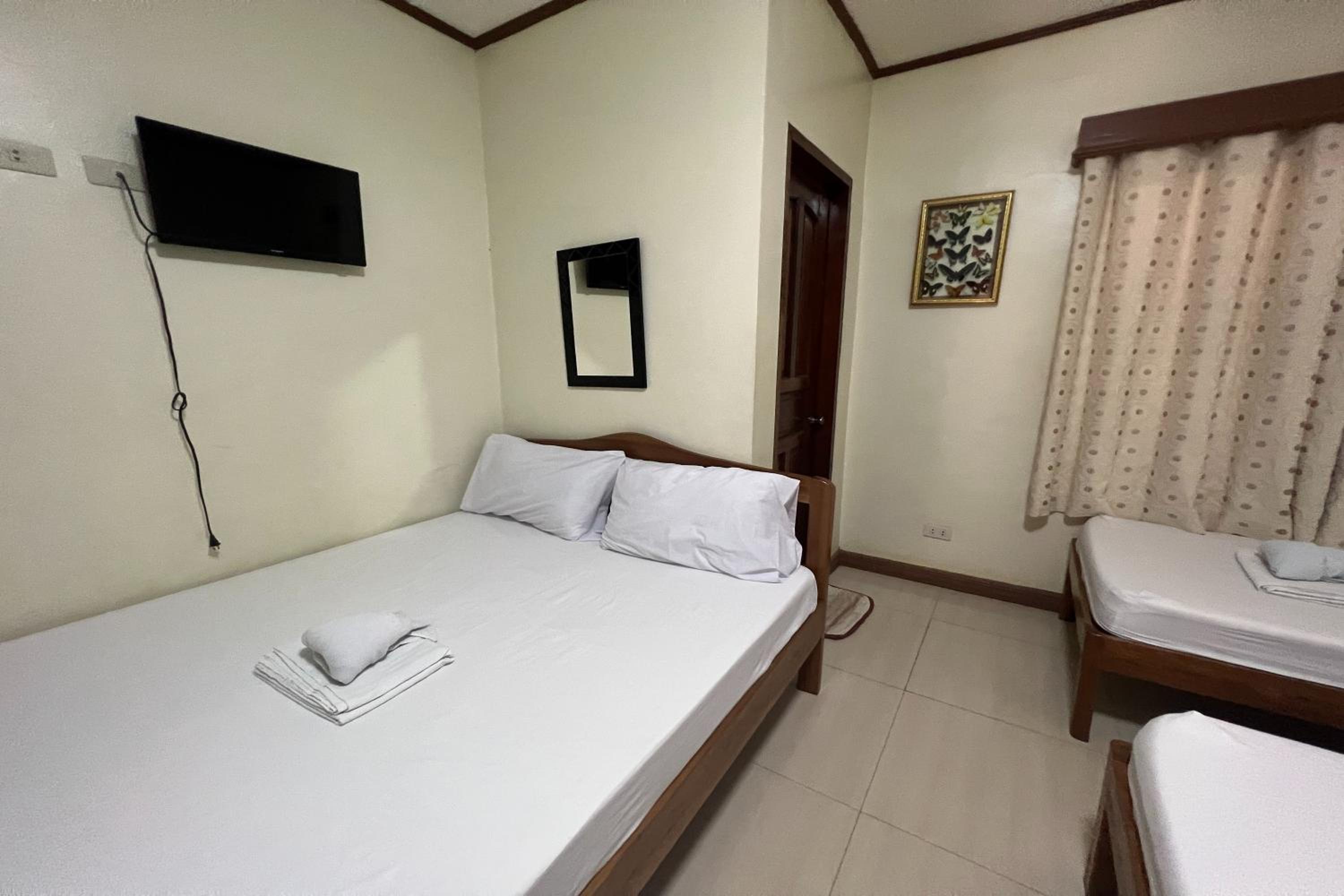 Deluxe Family Room - Photo 2