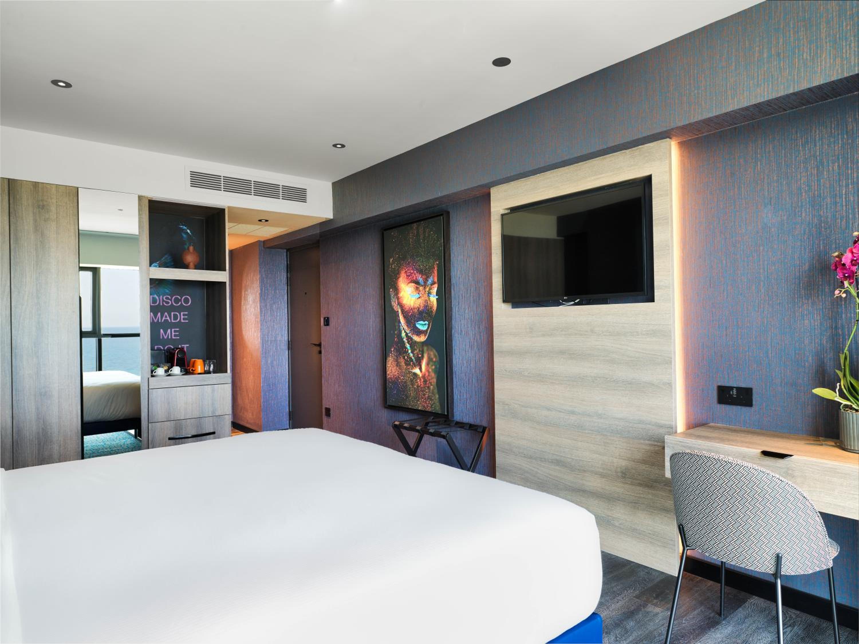 Space Executive Room Front Sea View with Business Lounge Access