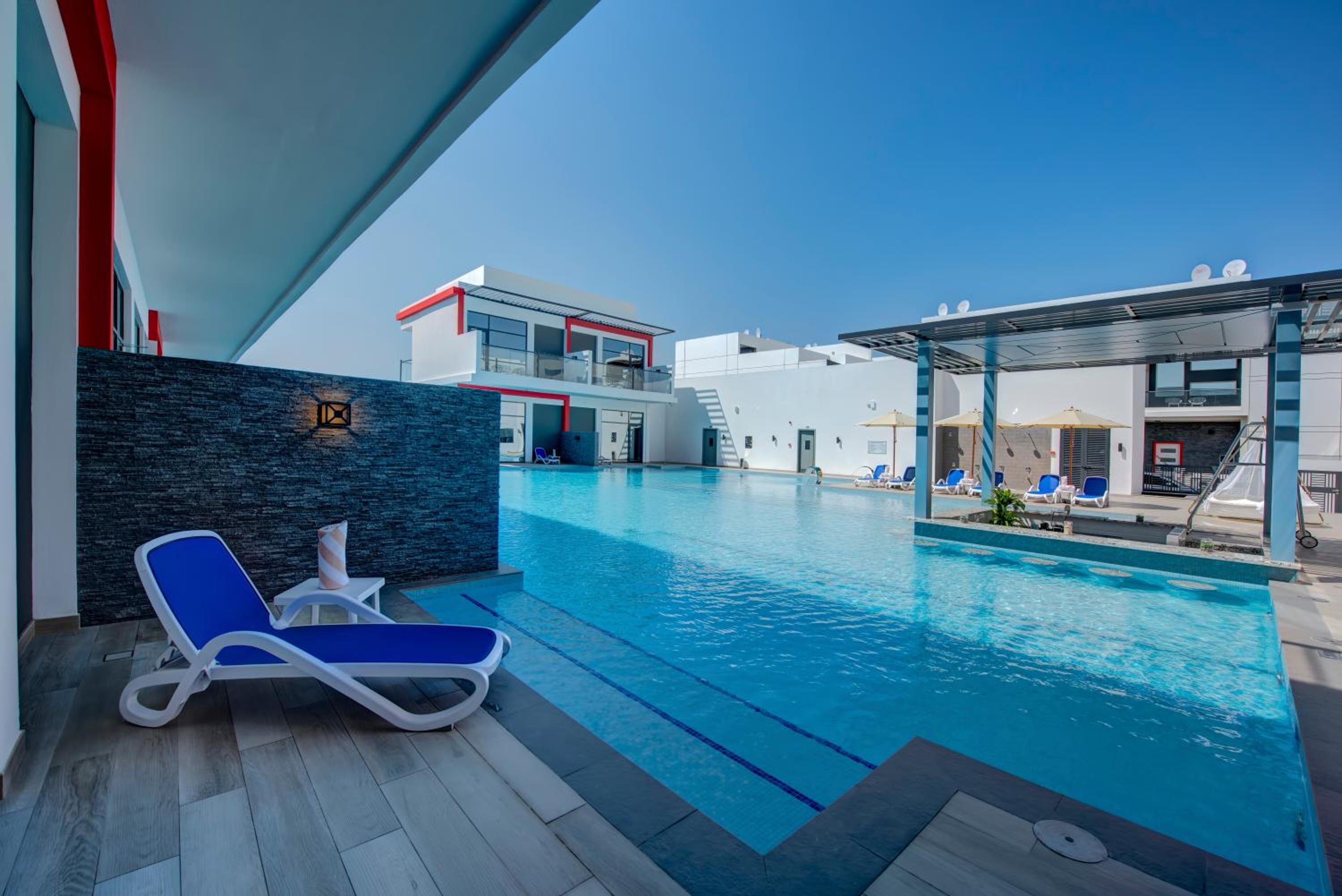 Chalet King Bed - Direct pool access  photo 2