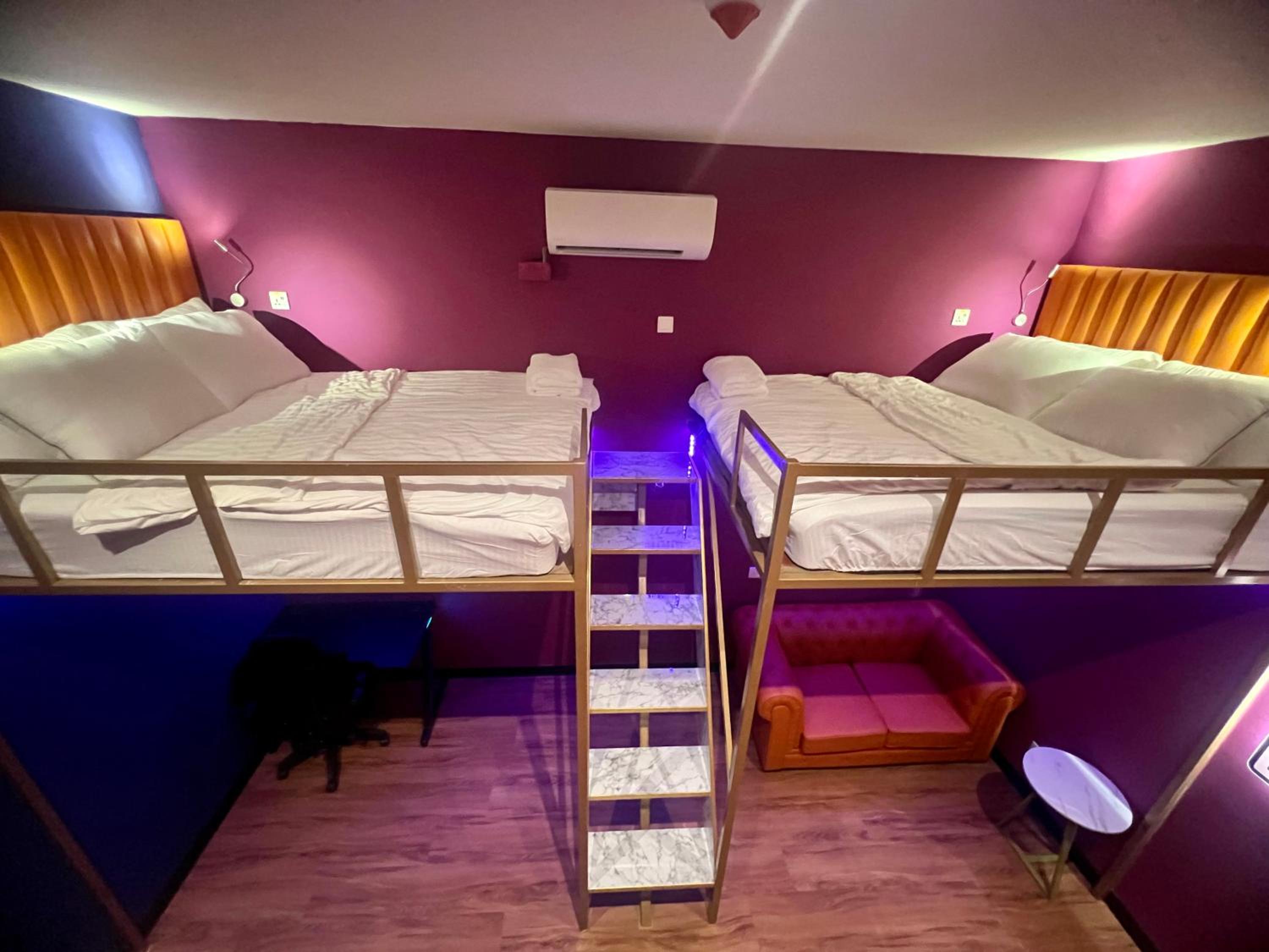 Quadruple Room with Shared Bathroom photo 3