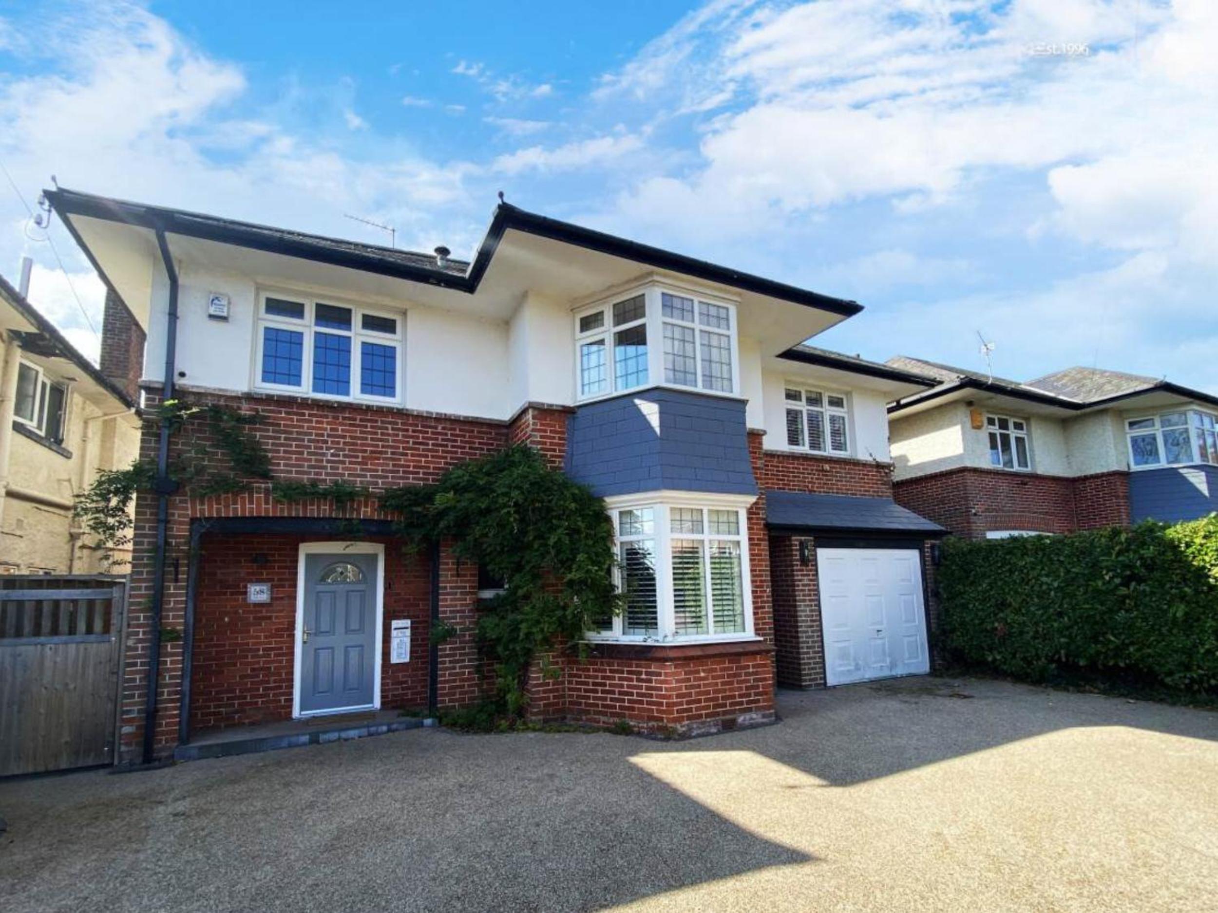 Four-Bedroom House photo 3