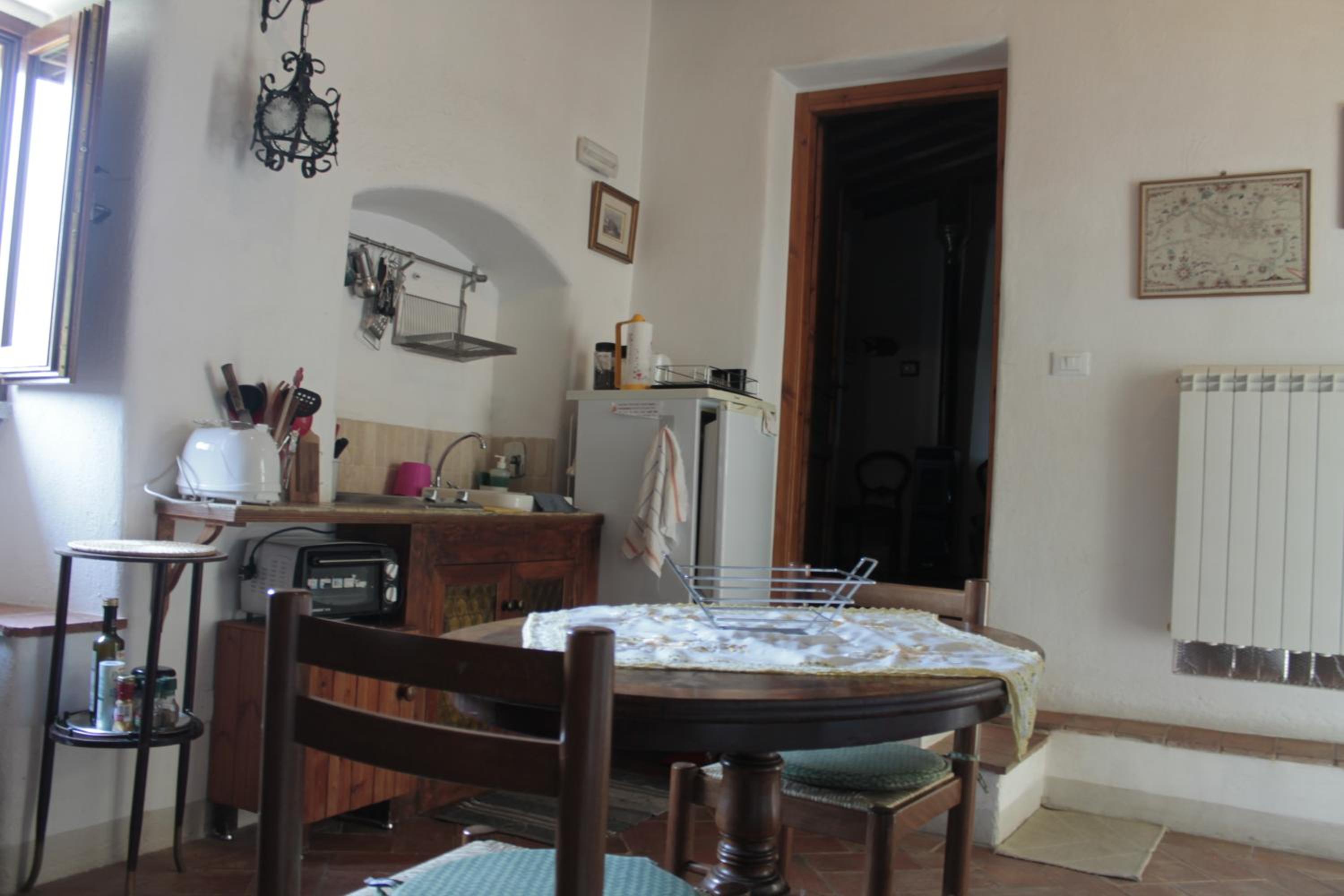 One-Bedroom Apartment - Photo 2