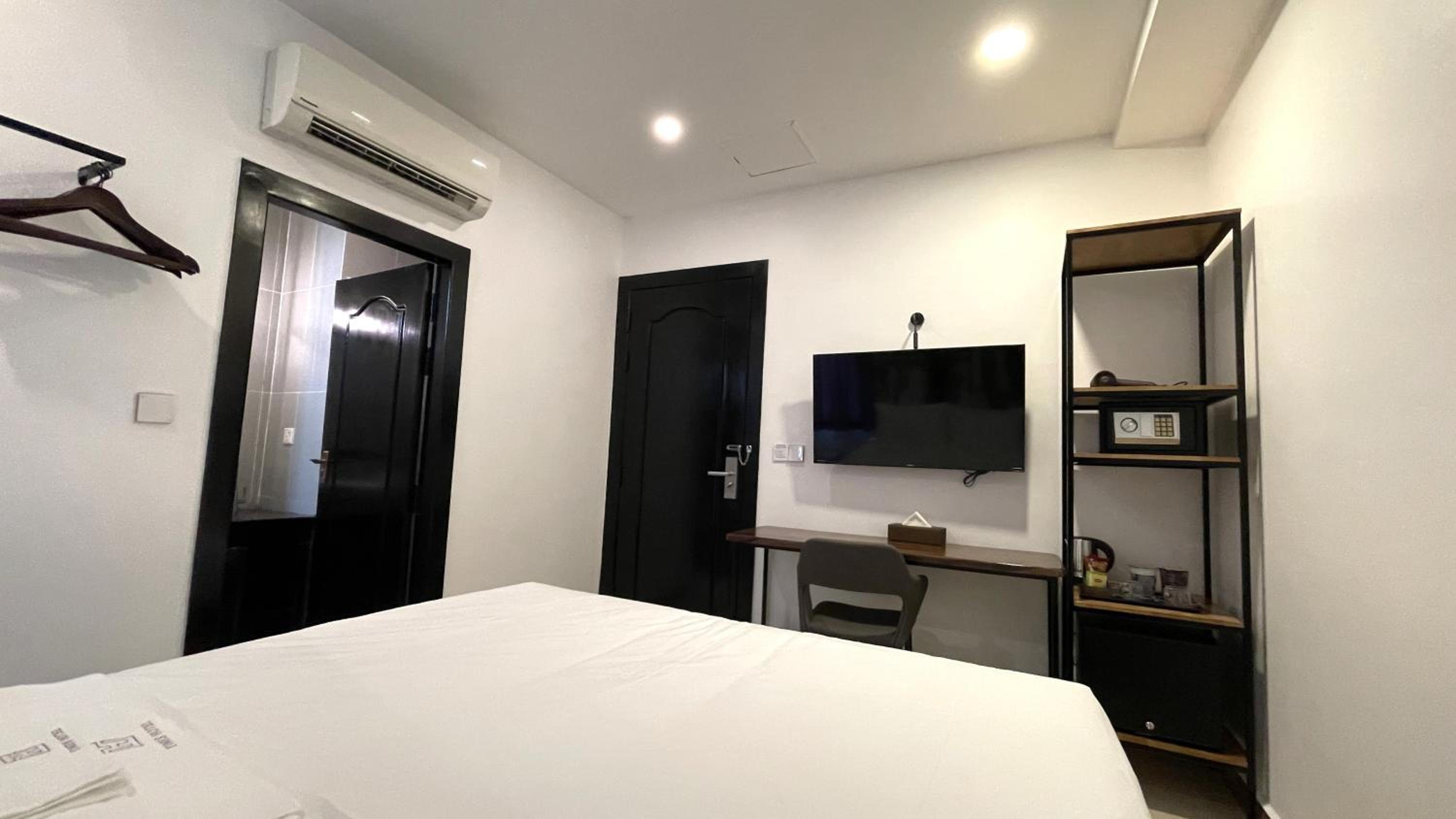 Standard King Room - Photo 3