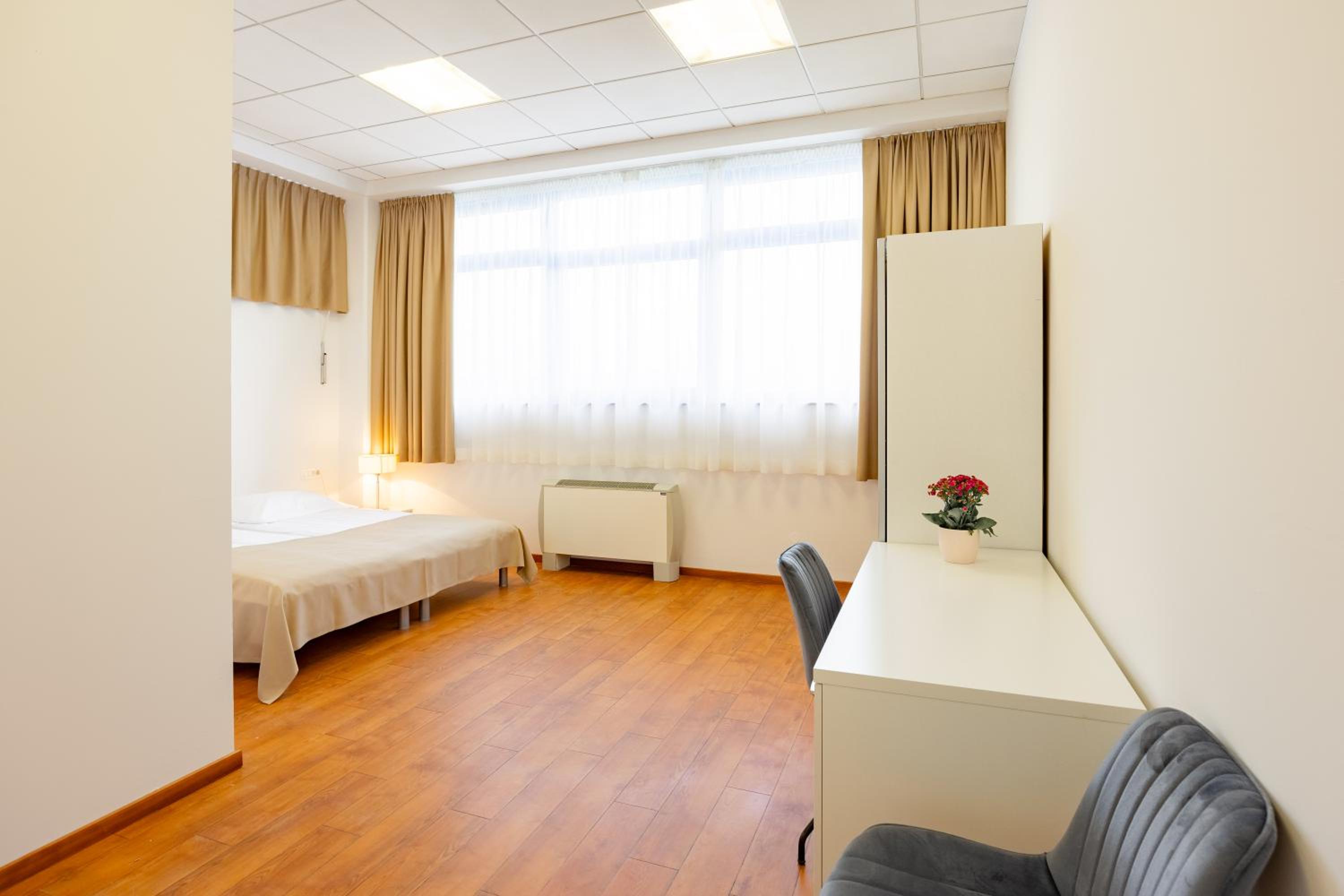 Standard Twin Room with Mountain View - Photo 21