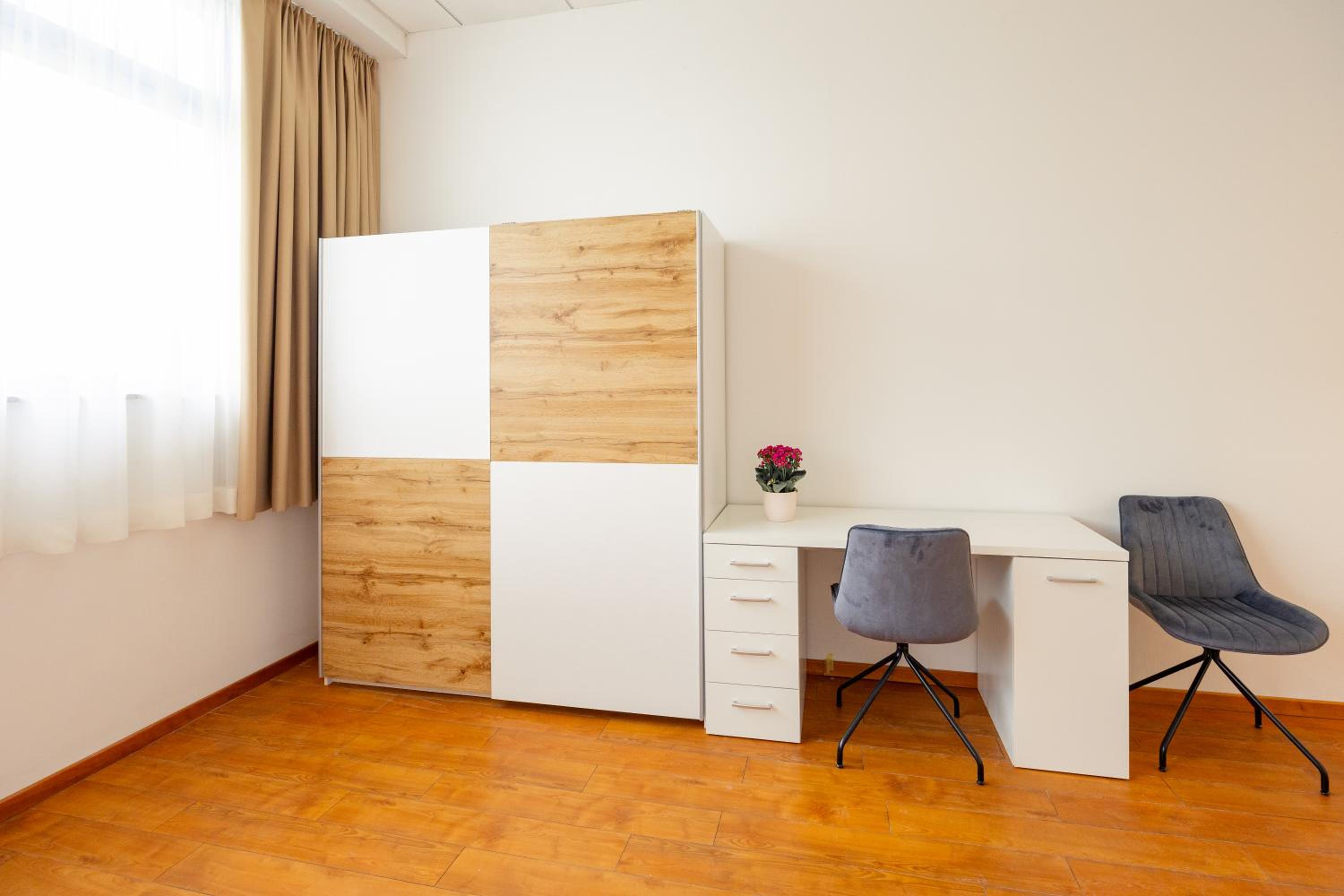 Standard Twin Room with Mountain View - Photo 19